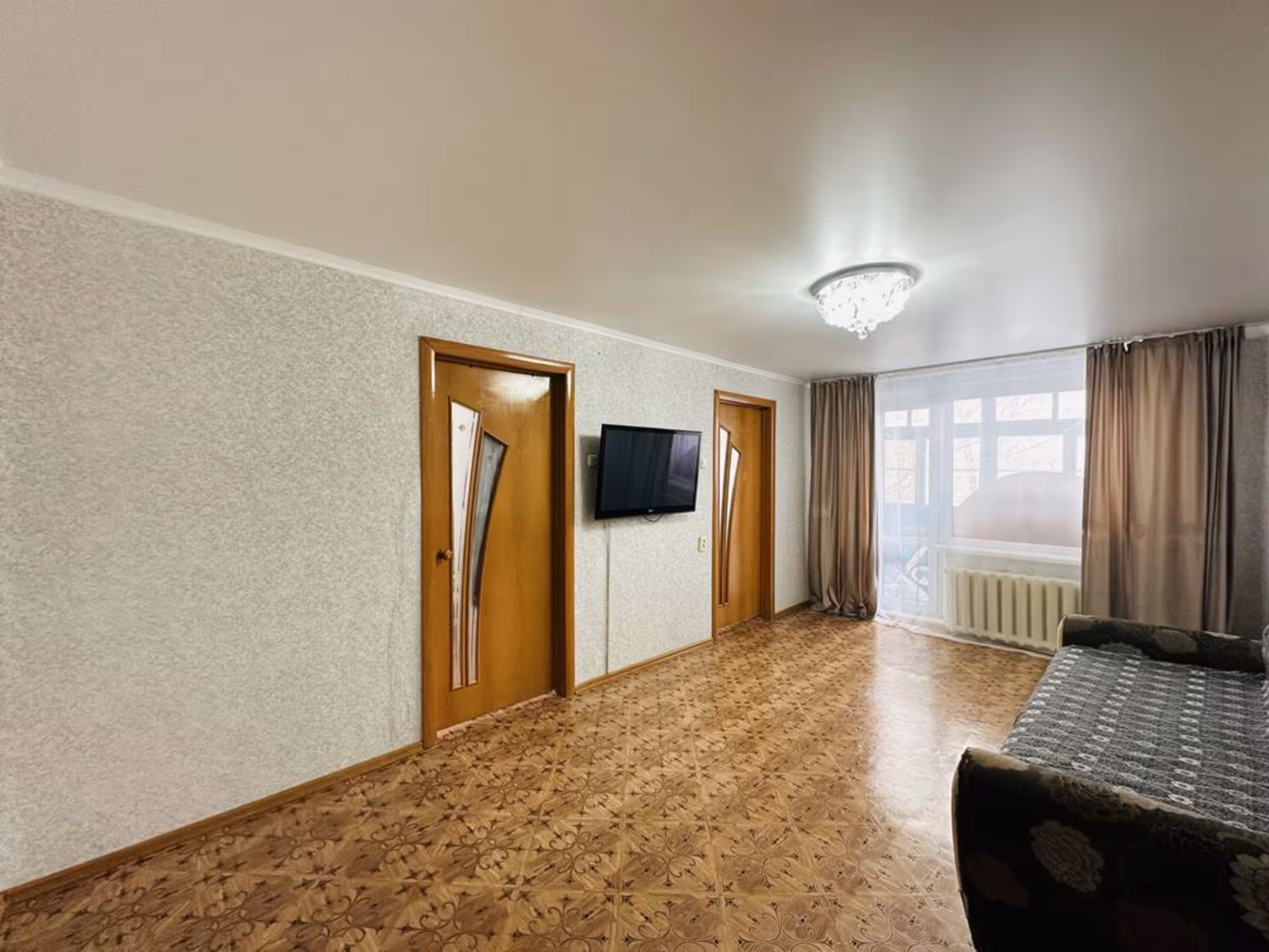 На 26-квартале предлагаем 4-комнатную квартиру на 2-этаже (1 / 12)