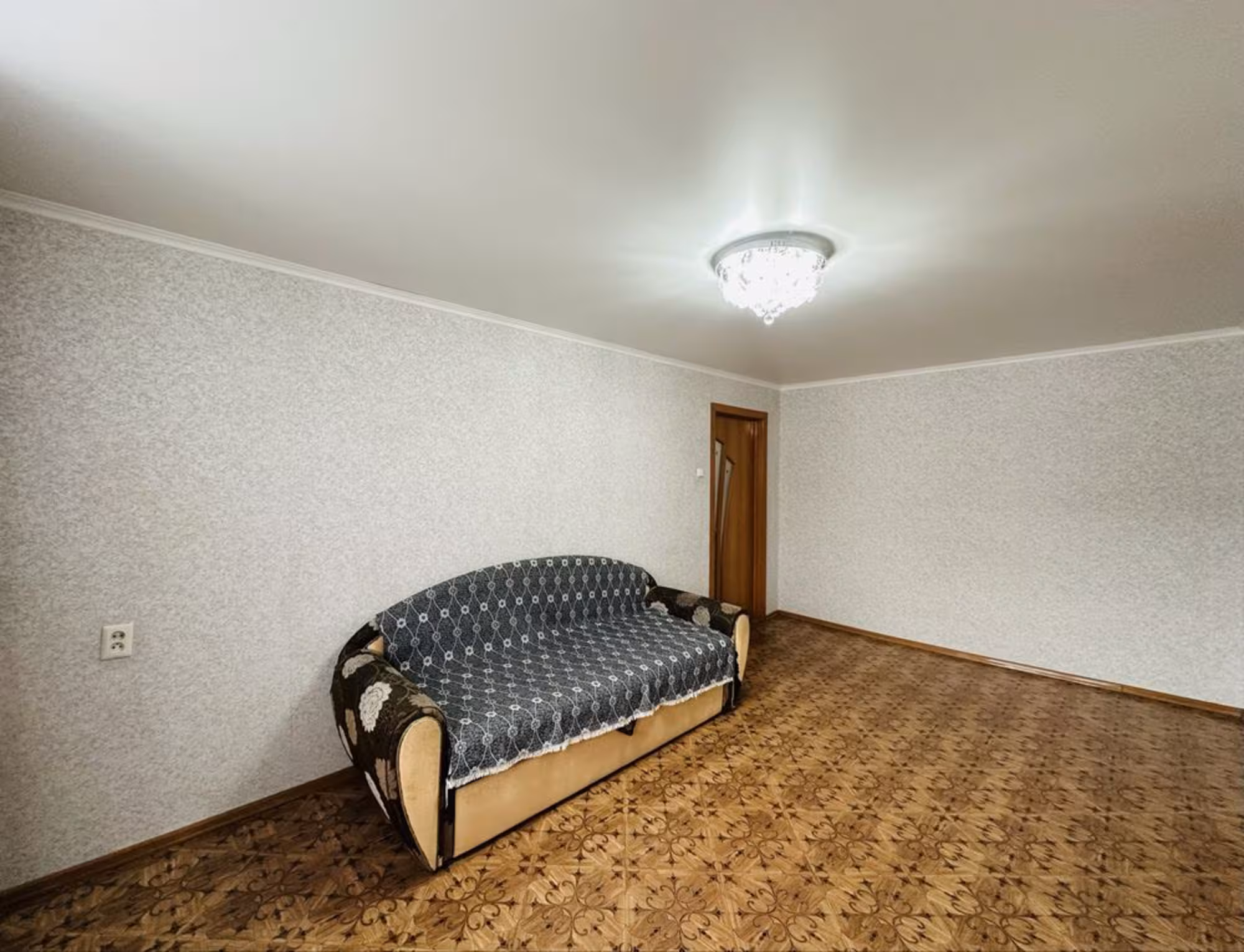 На 26-квартале предлагаем 4-комнатную квартиру на 2-этаже (2 / 12)