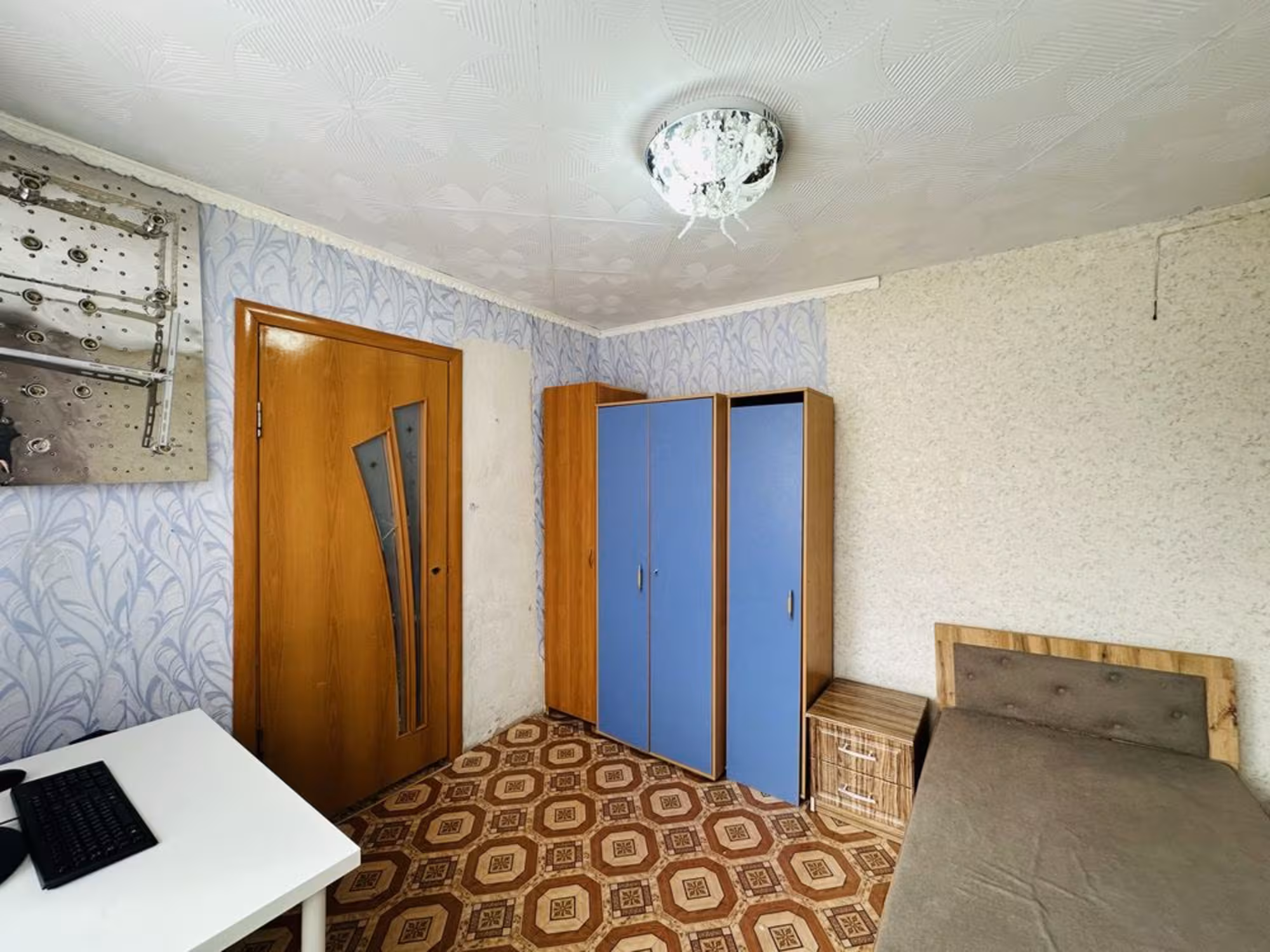 На 26-квартале предлагаем 4-комнатную квартиру на 2-этаже (4 / 12)