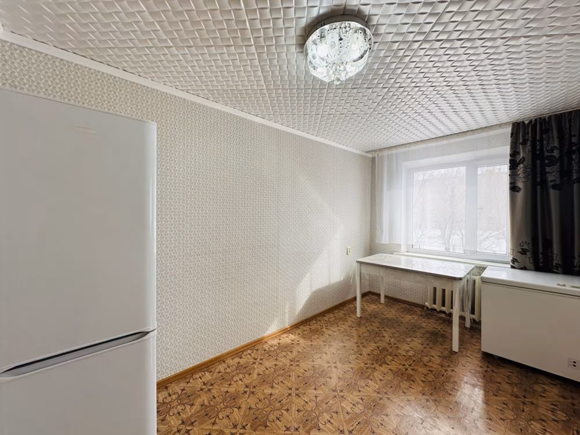 На 26-квартале предлагаем 4-комнатную квартиру на 2-этаже (7 / 12)