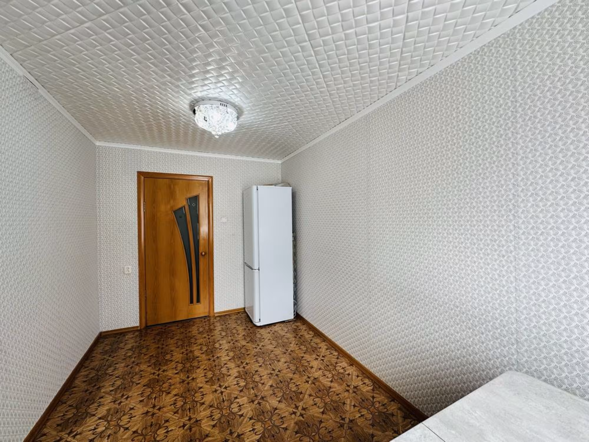 На 26-квартале предлагаем 4-комнатную квартиру на 2-этаже (8 / 12)