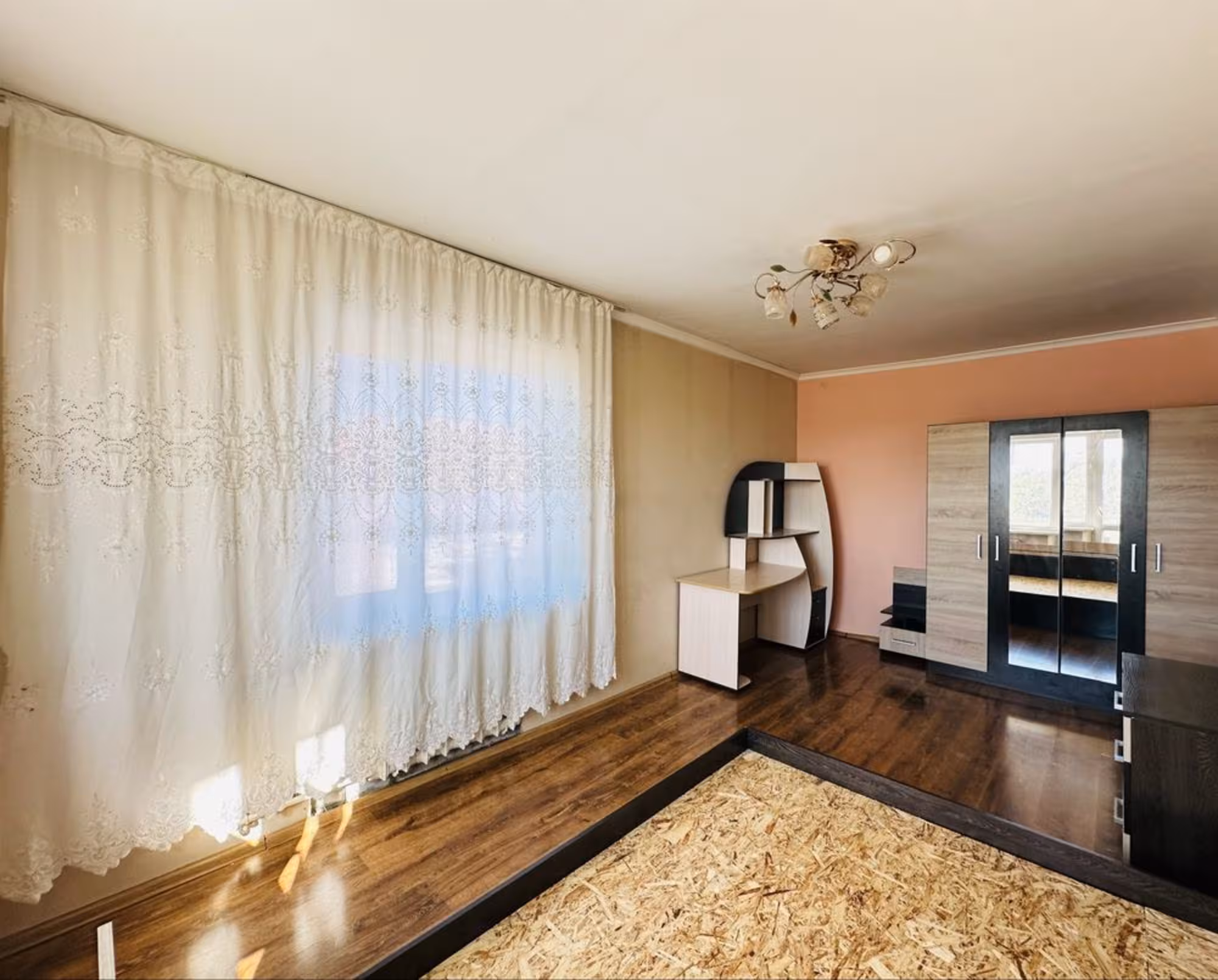 На 30-квартале предлагаем 2-комнатную квартиру на 2-этаже (2 / 10)