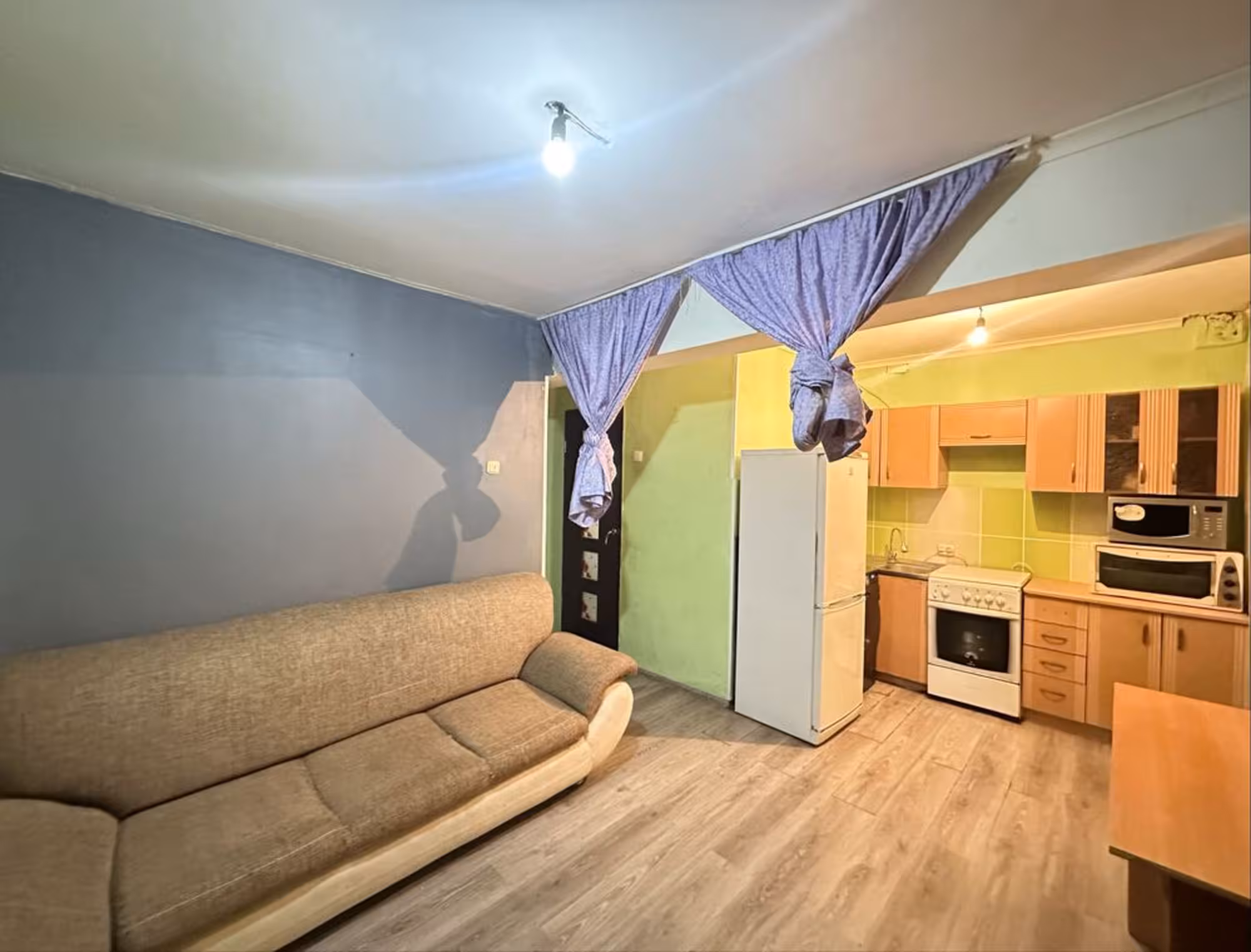 На 30-квартале предлагаем 2-комнатную квартиру на 2-этаже (4 / 10)