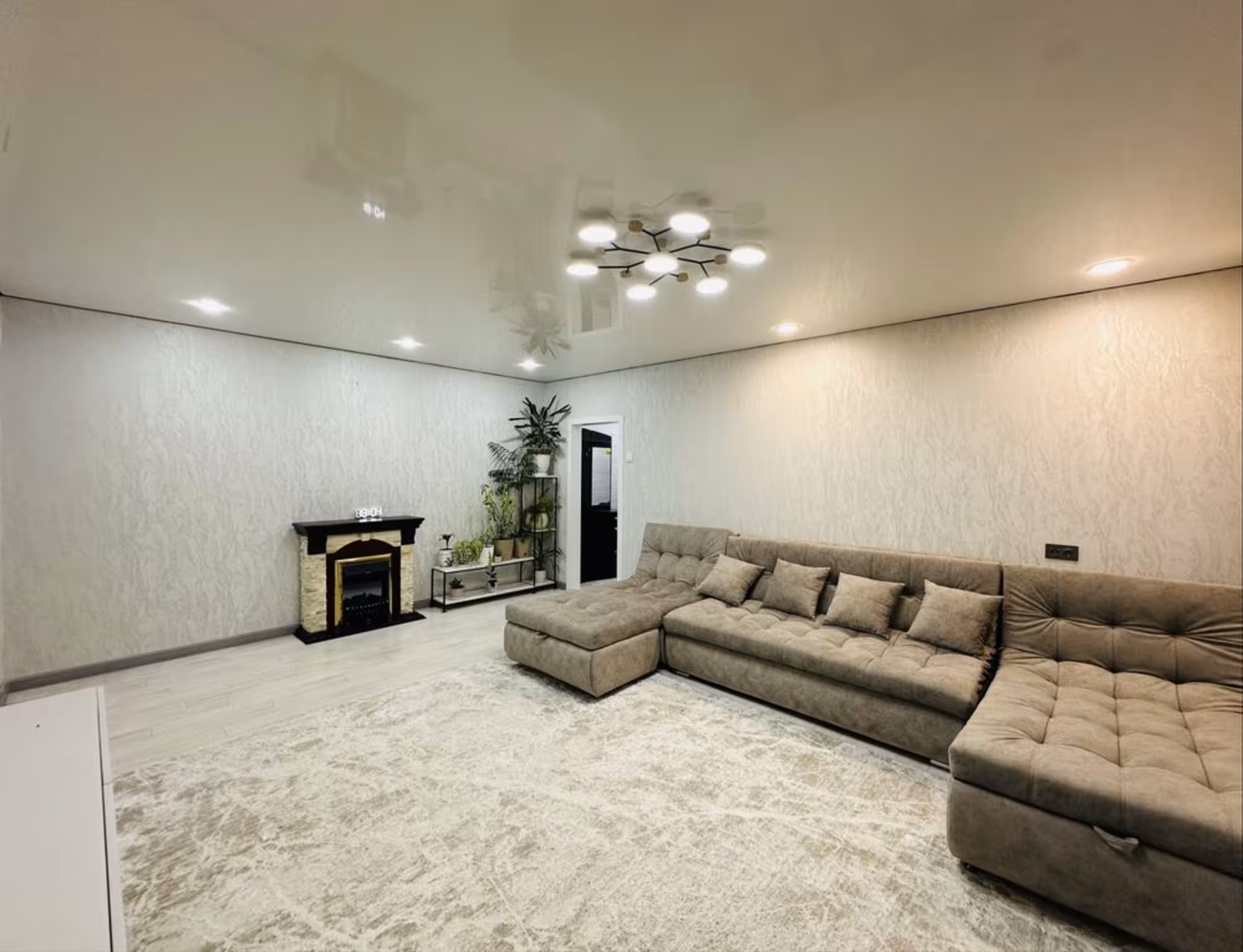 В верхнем Центре-3 предлагаем 3-комнатную квартиру на 1-этаже (2 / 17)