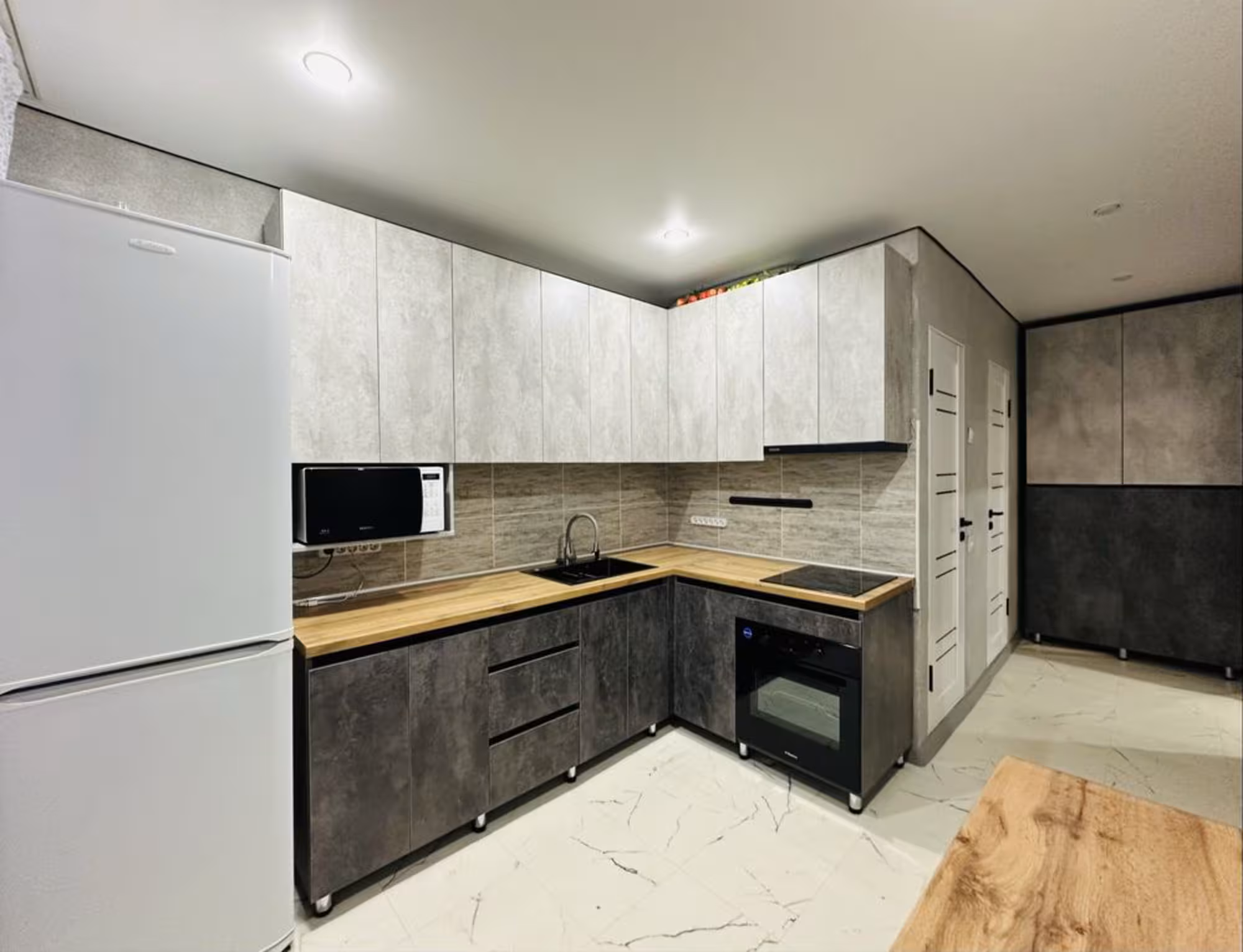 В верхнем Центре-3 предлагаем 3-комнатную квартиру на 1-этаже (8 / 17)