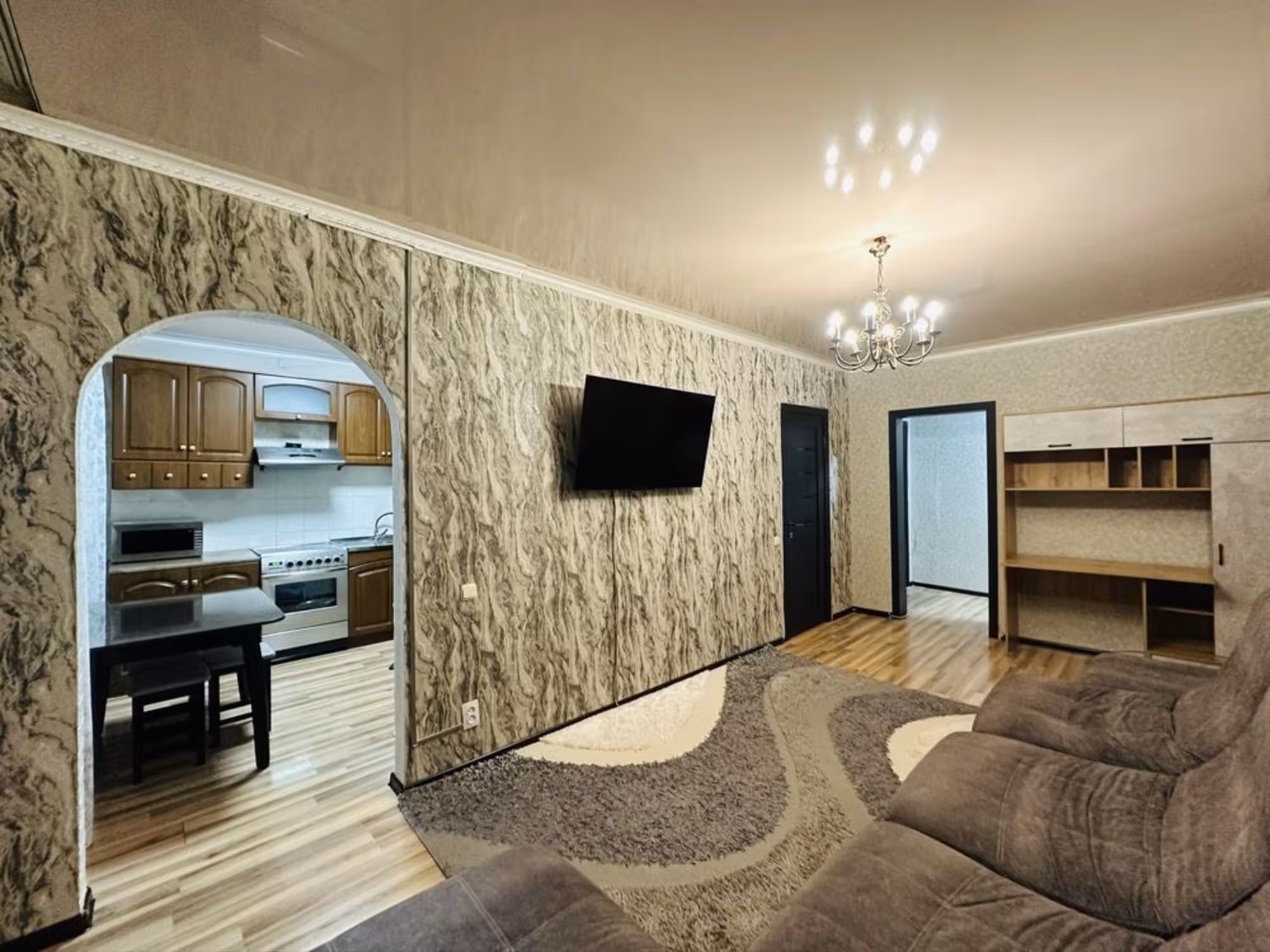 В нижнем Центр-3 предлагаем 3-комнатную квартиру на 4-этаже (6 / 13)