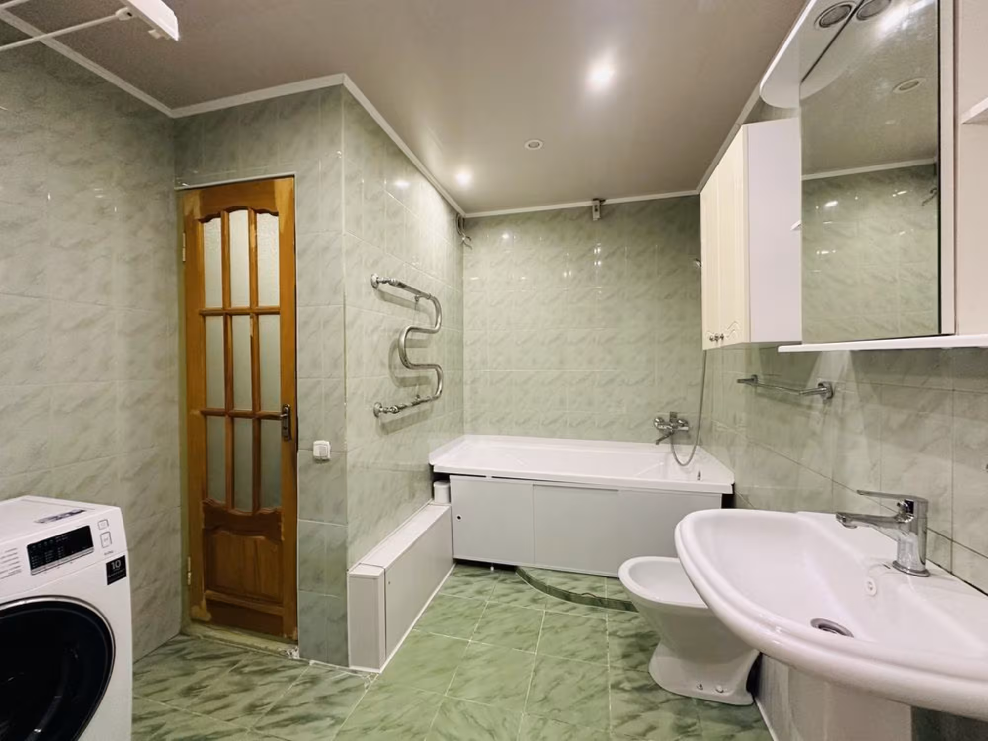 В нижнем Центр-3 предлагаем 3-комнатную квартиру на 4-этаже (9 / 13)