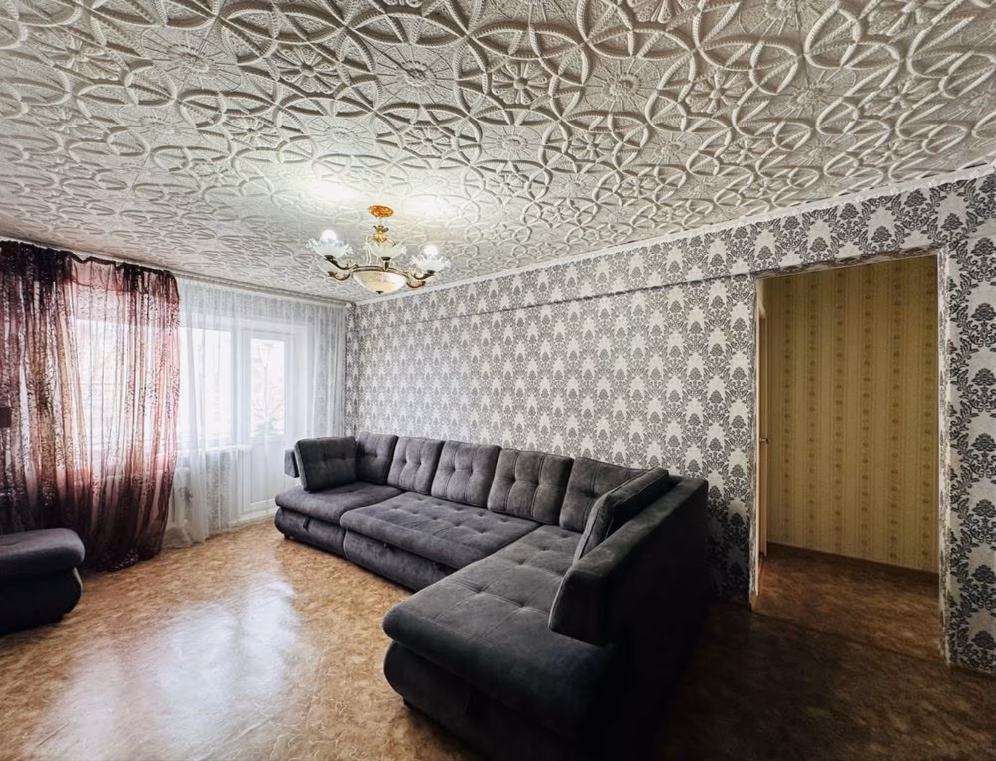 На 28-квартале предлагаем 3-комнатную квартиру на 3-этаже (1 / 10)