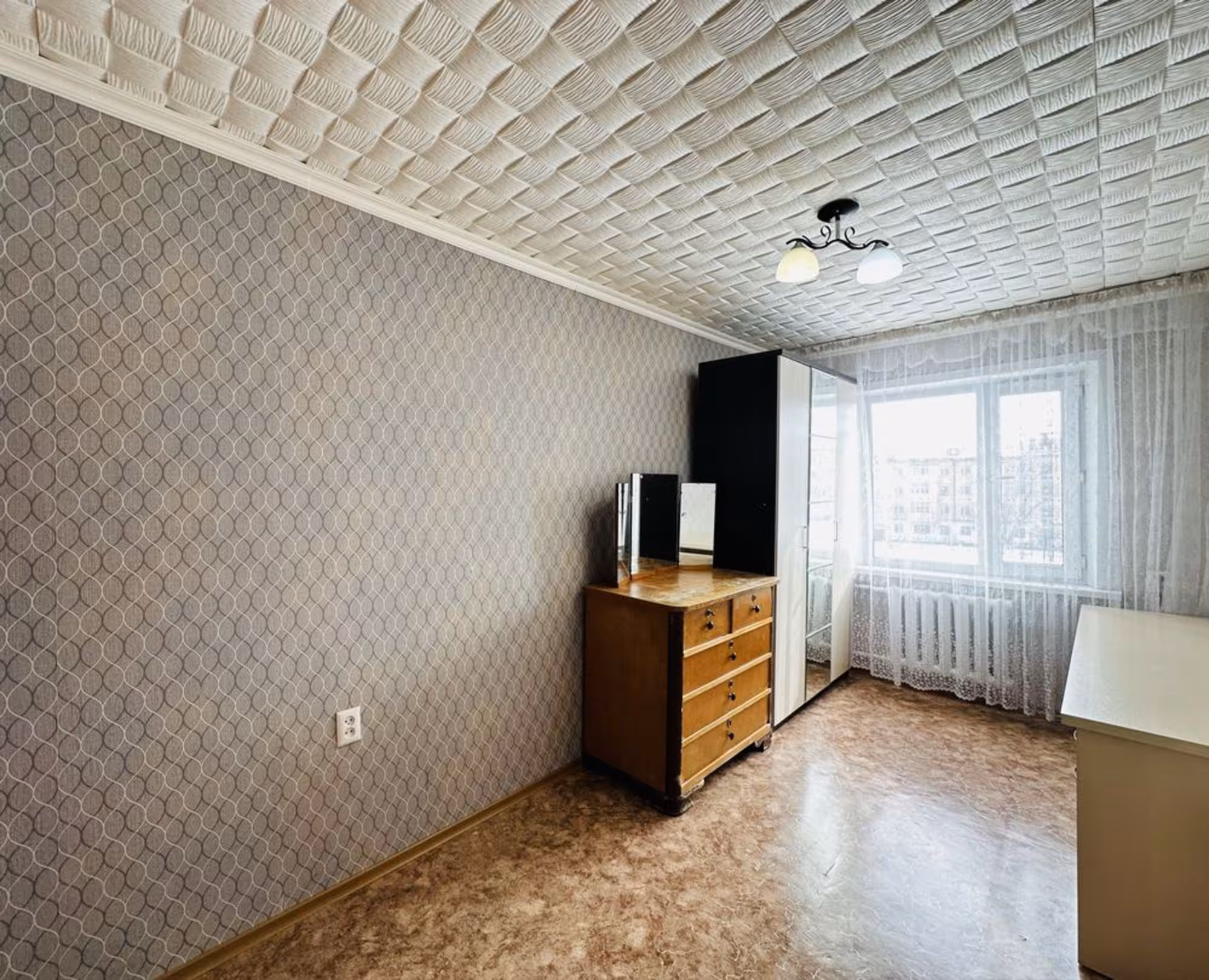 На 28-квартале предлагаем 3-комнатную квартиру на 3-этаже (3 / 10)