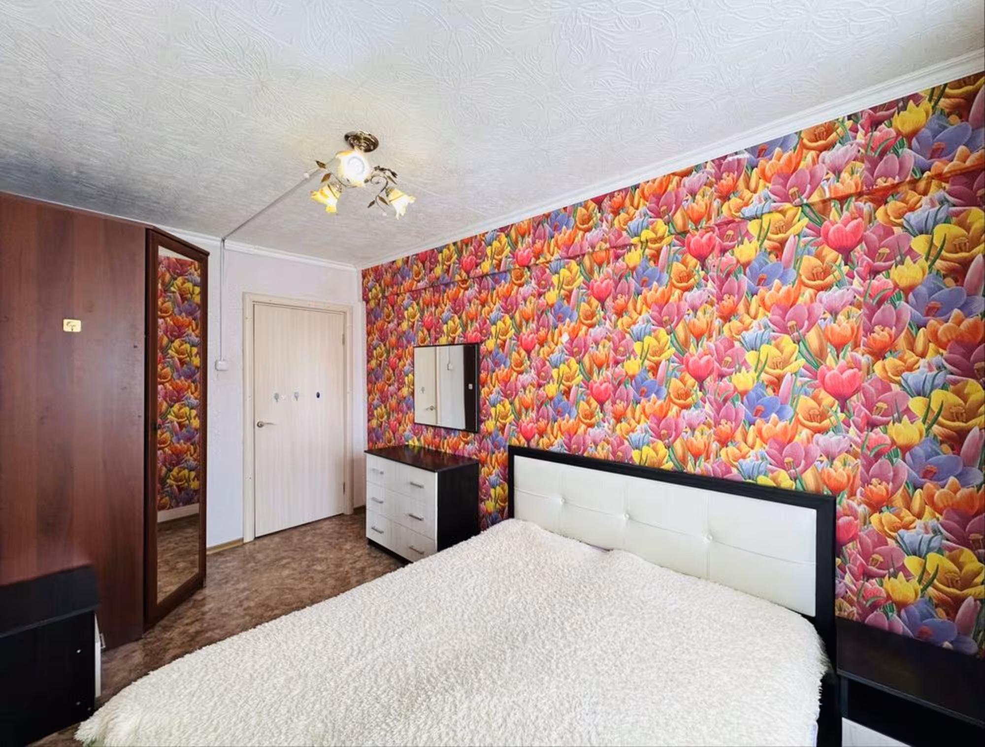 На 28-квартале предлагаем 3-комнатную квартиру на 3-этаже (4 / 10)