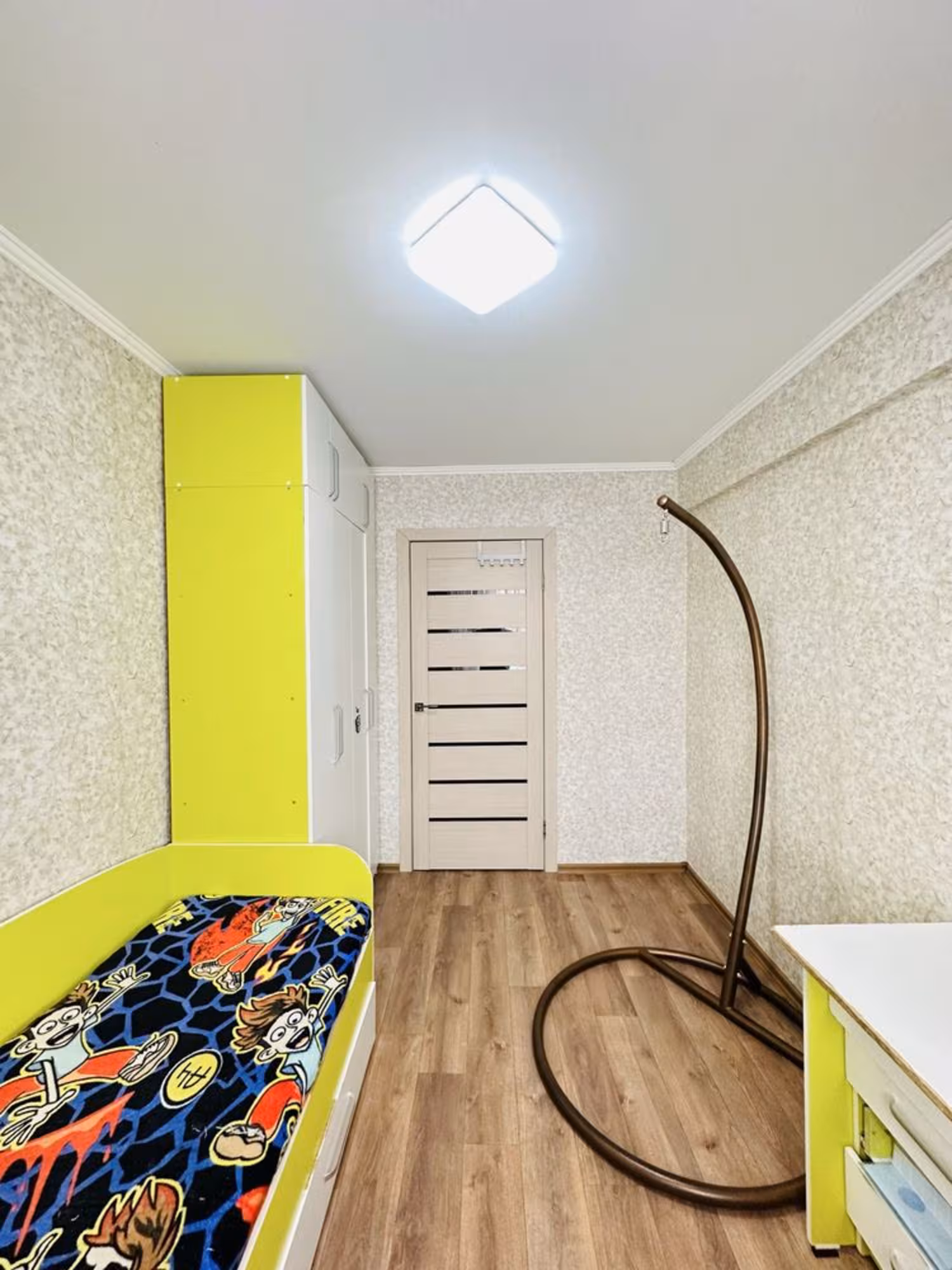 На 28-квартале предлагаем 2-комнатную квартиру на 3-этаже (4 / 9)