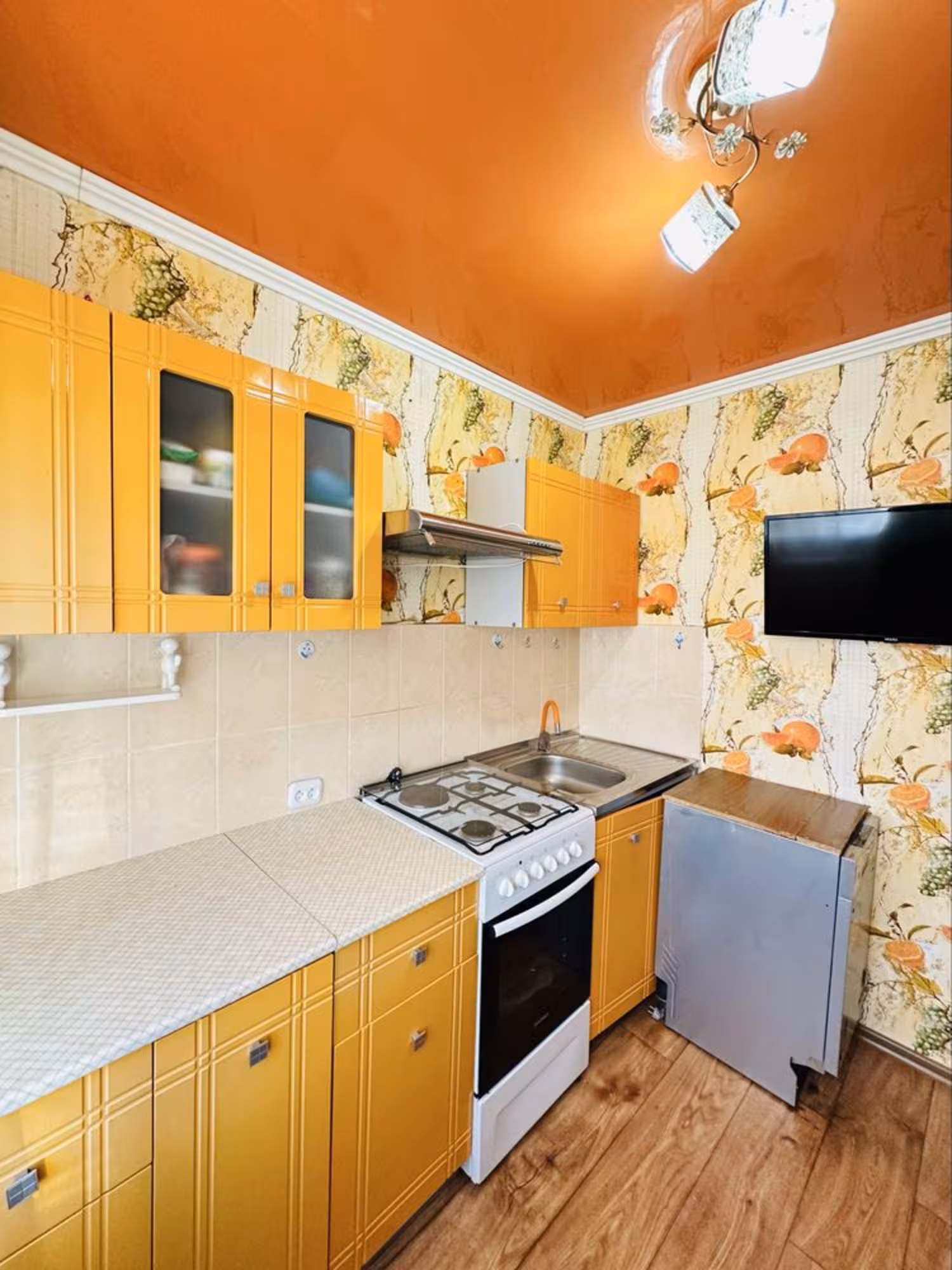 На 28-квартале предлагаем 2-комнатную квартиру на 3-этаже (6 / 9)