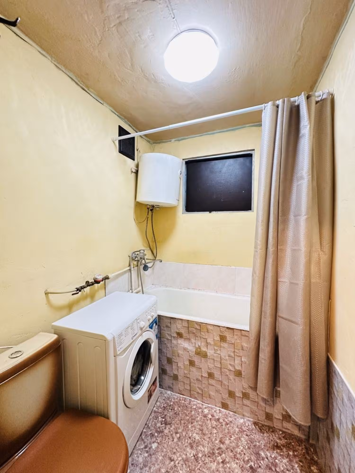 На 28-квартале предлагаем 2-комнатную квартиру на 3-этаже (7 / 9)