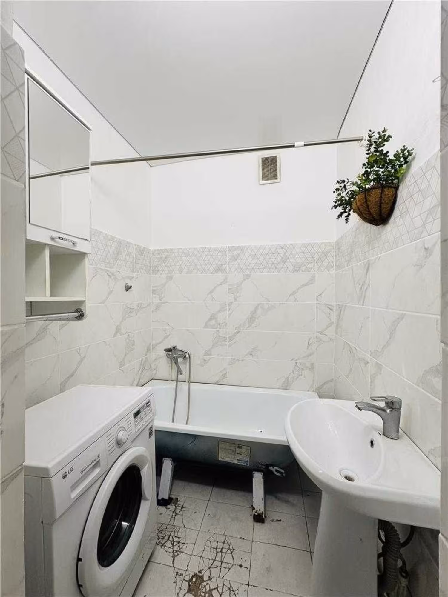 На 30-квартале предлагаем 2-комнатную квартиру на 1-этаже (7 / 11)