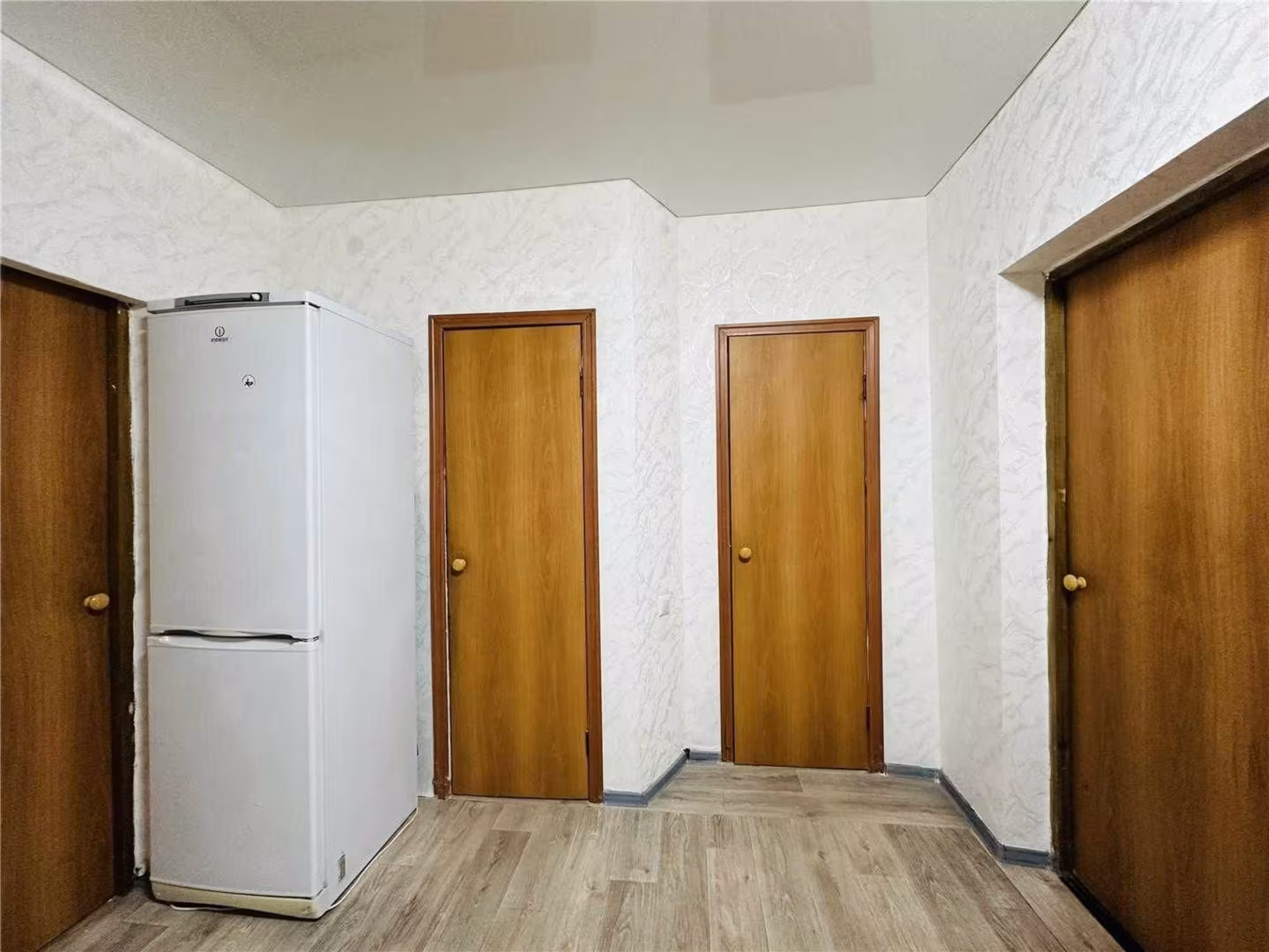 На 30-квартале предлагаем 2-комнатную квартиру на 1-этаже (9 / 11)