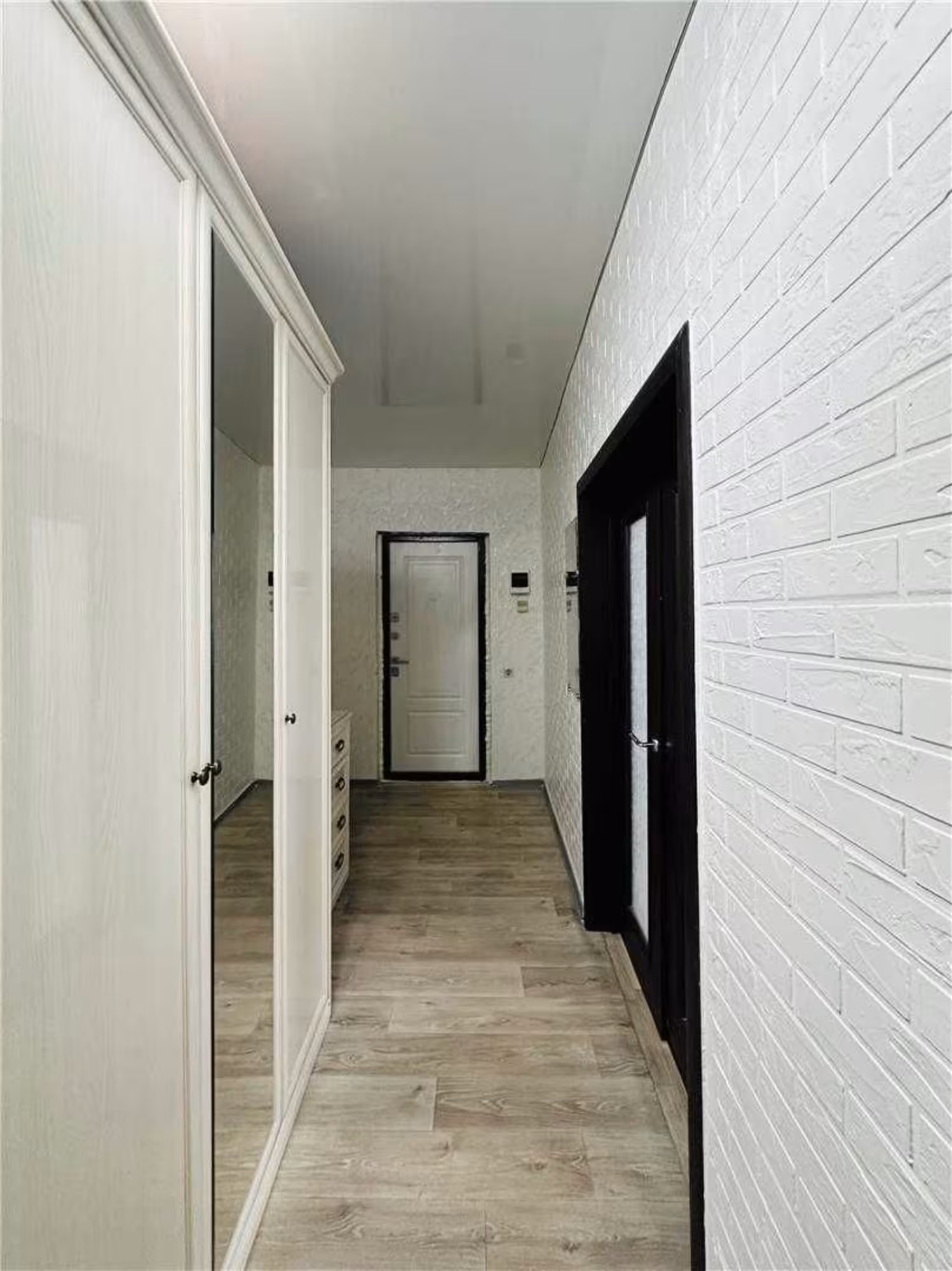 На 30-квартале предлагаем 2-комнатную квартиру на 1-этаже (10 / 11)