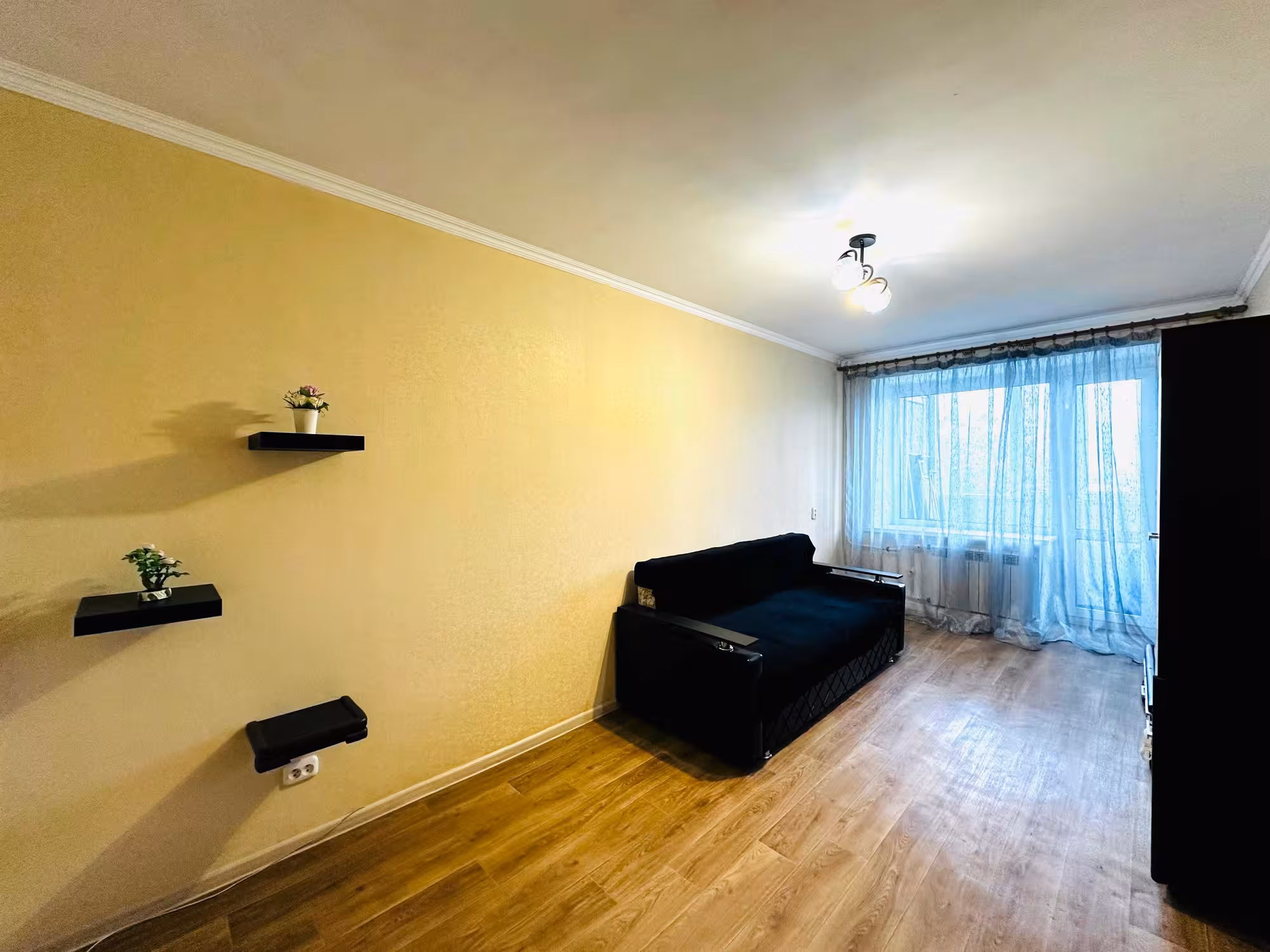 На 31-квартале предлагаем 2-комнатную квартиру на 3-этаже (1 / 10)