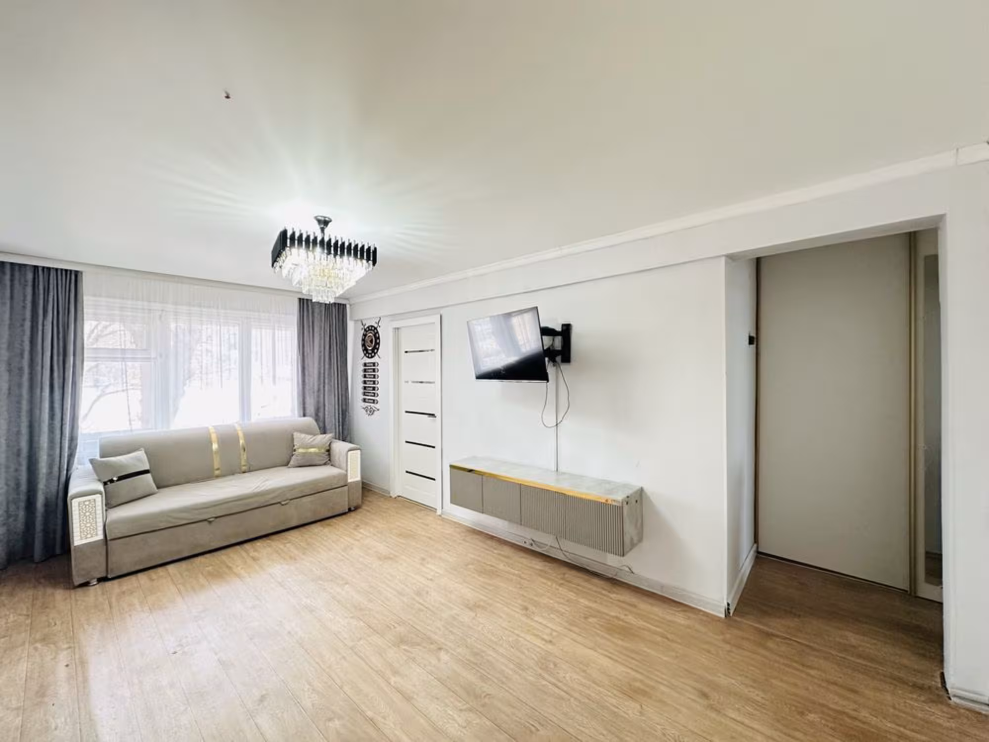 На 30-квартале предлагаем 3-комнатную квартиру на 1-этаже (1 / 11)