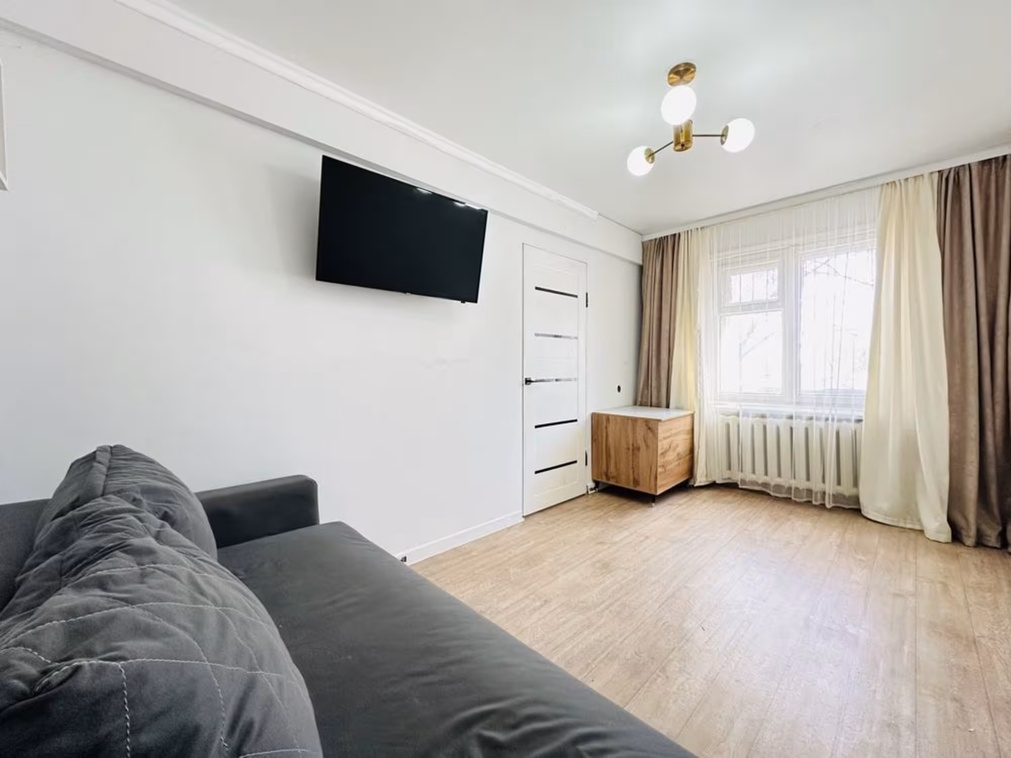 На 30-квартале предлагаем 3-комнатную квартиру на 1-этаже (5 / 11)