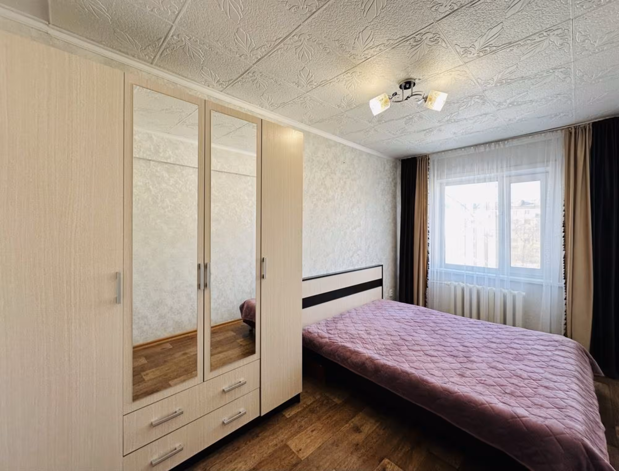 На 28-квартале предлагаем 3-комнатную квартиру на 4-этаже (3 / 11)