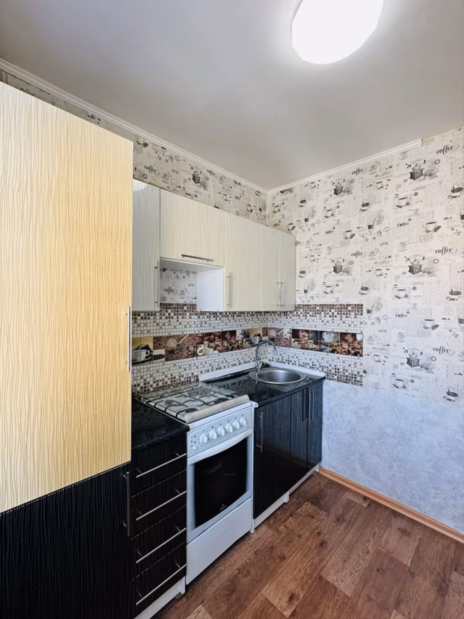 На 28-квартале предлагаем 3-комнатную квартиру на 4-этаже (8 / 11)