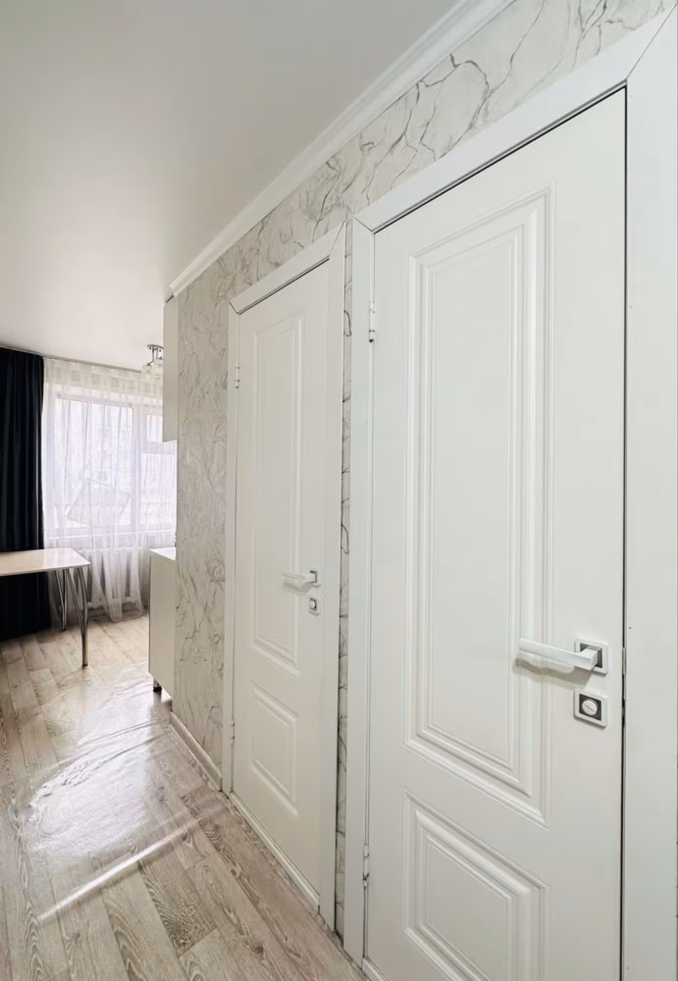 На 30-квартале предлагаем 4-комнатную квартиру на 1-этаде (11 / 12)