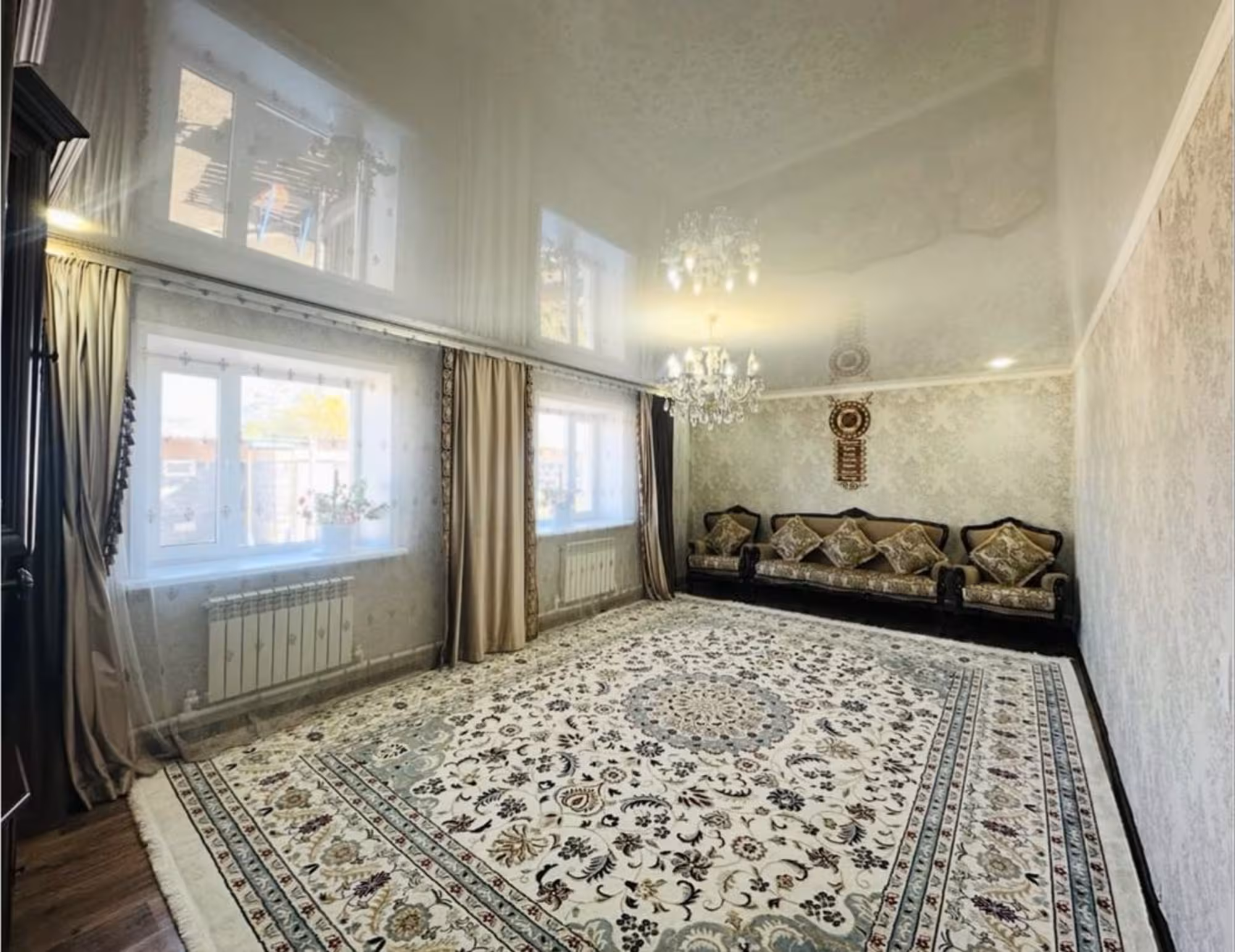 В совхозе Шахтинском предлагаем 2-этажный дом на 1-хозяина (2 / 13)