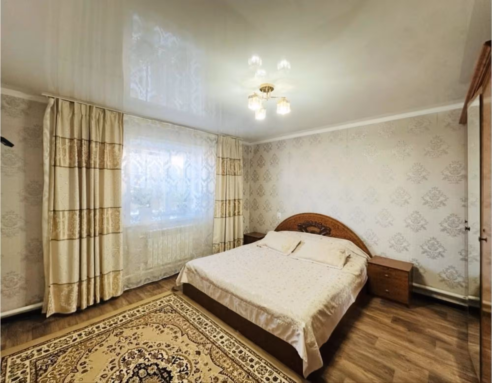 В совхозе Шахтинском предлагаем 2-этажный дом на 1-хозяина (3 / 13)