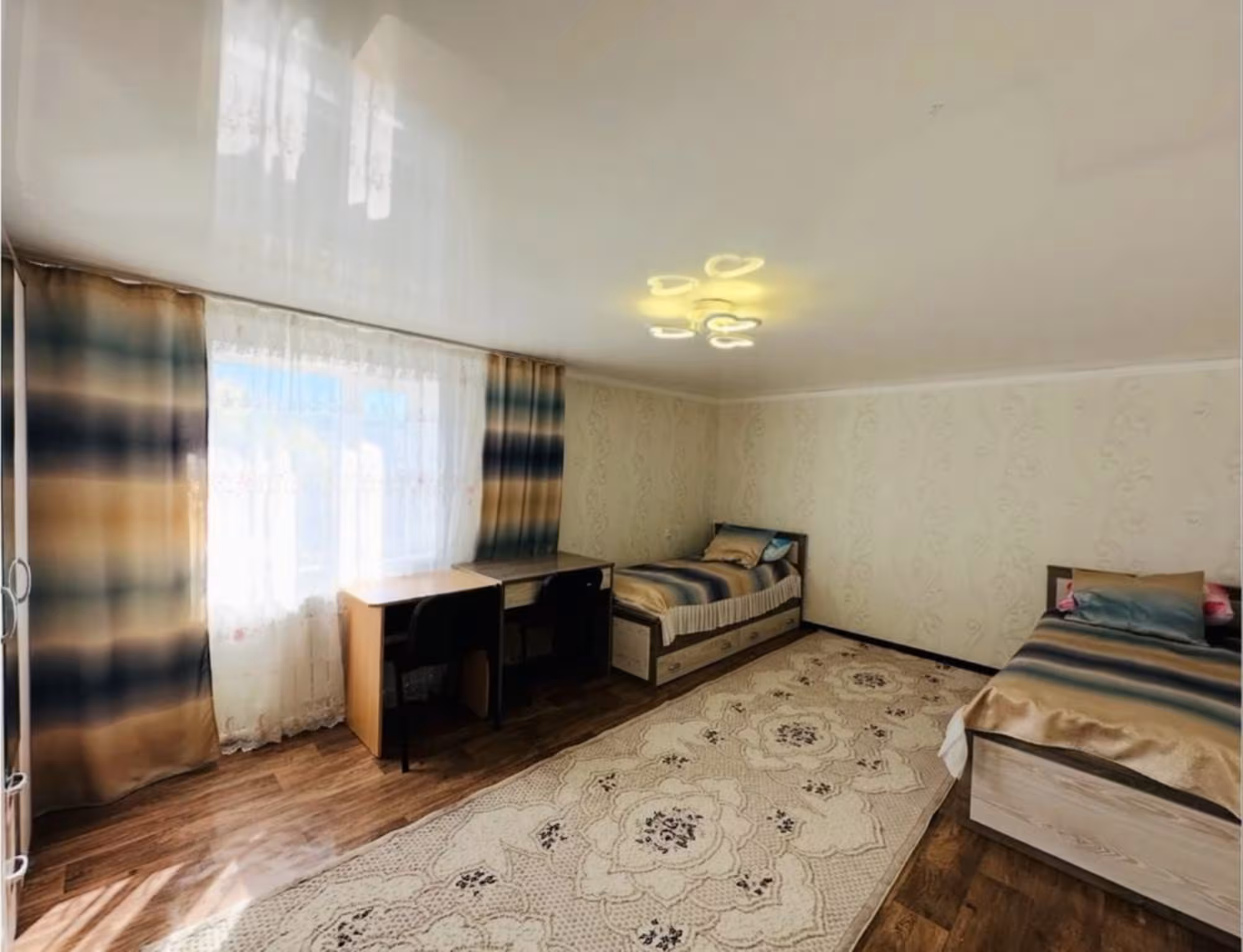 В совхозе Шахтинском предлагаем 2-этажный дом на 1-хозяина (9 / 13)