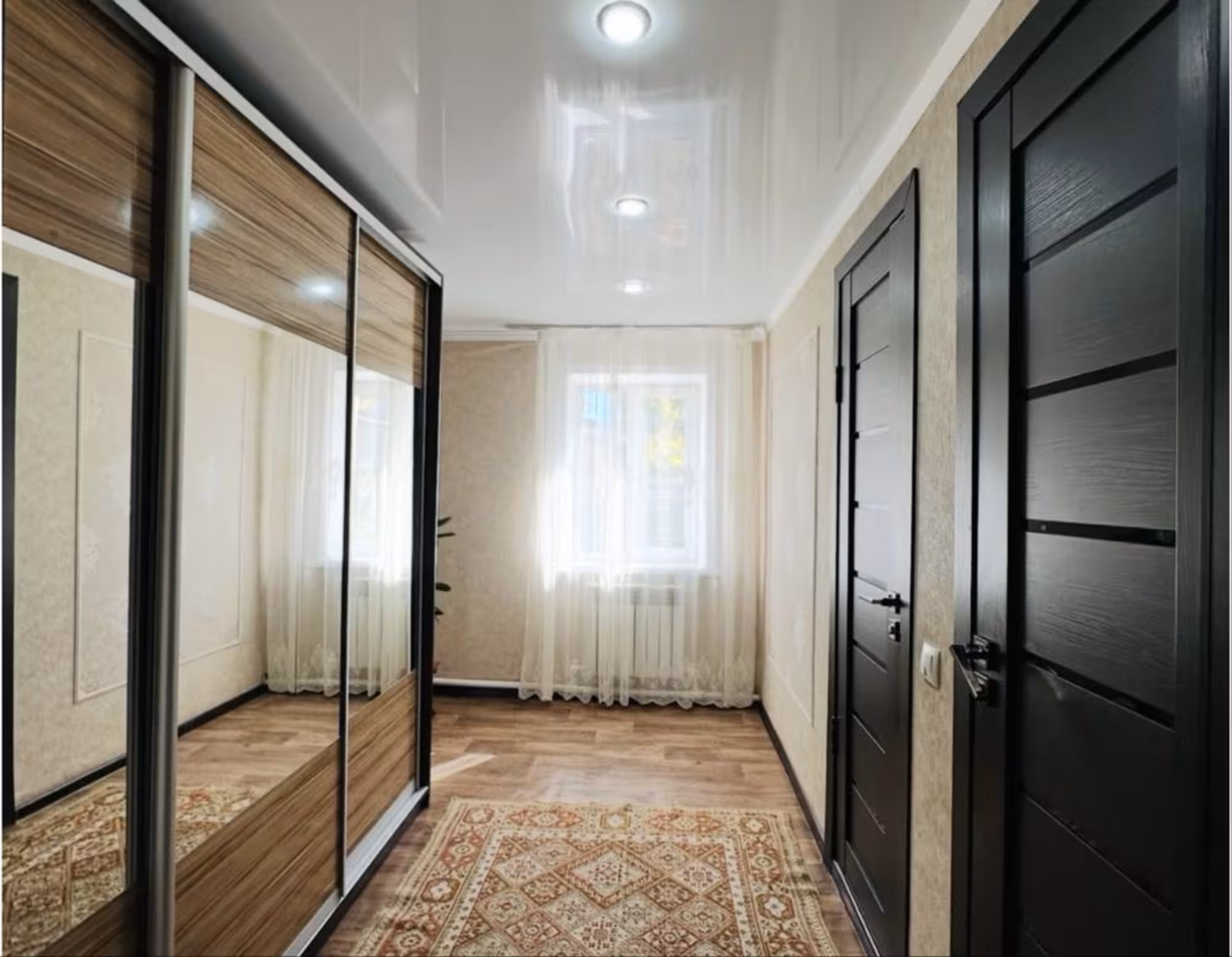 В совхозе Шахтинском предлагаем 2-этажный дом на 1-хозяина (13 / 13)