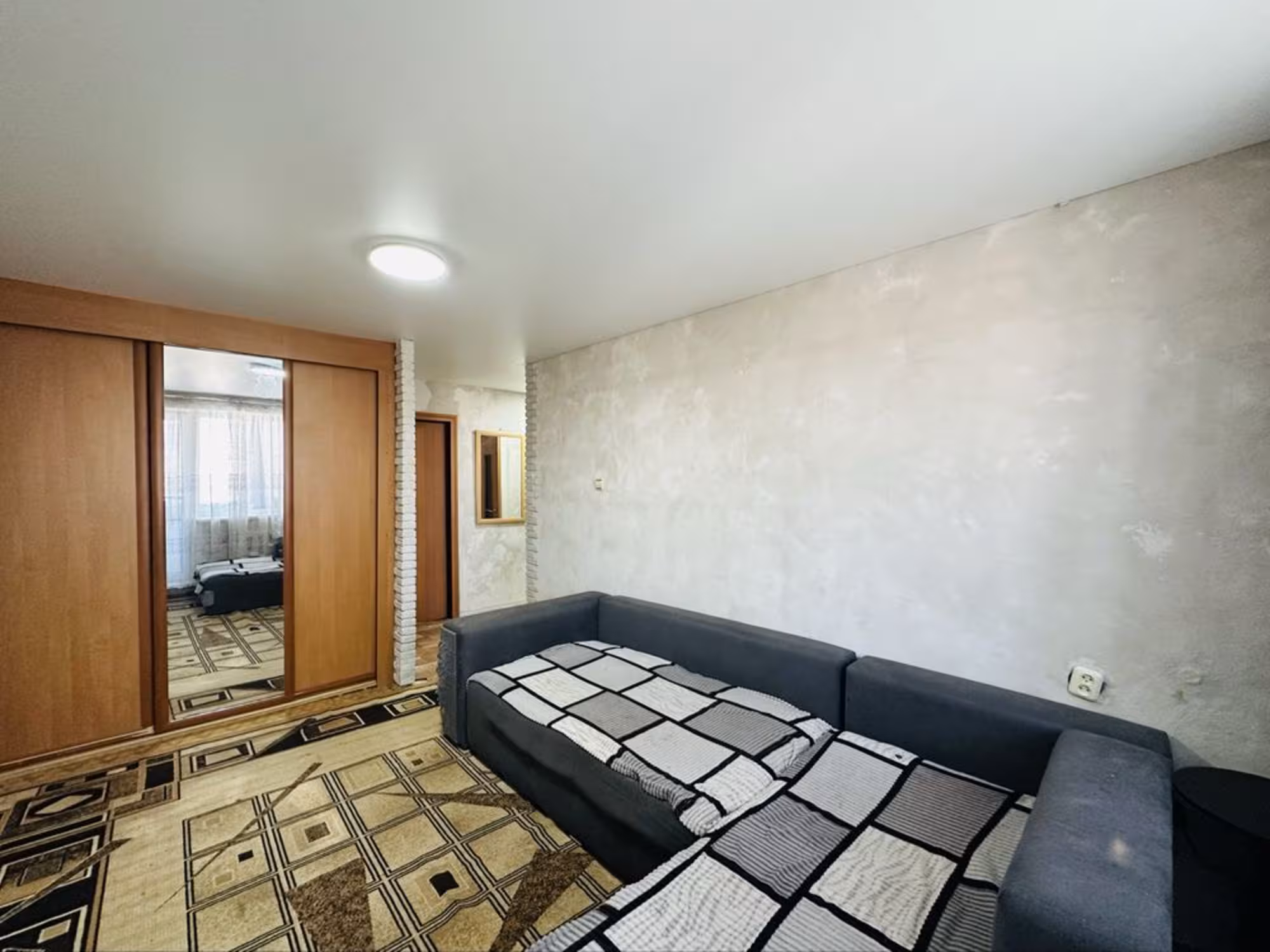 На 31-квартале предлагаем 2-комнатную квартиру (2 / 11)