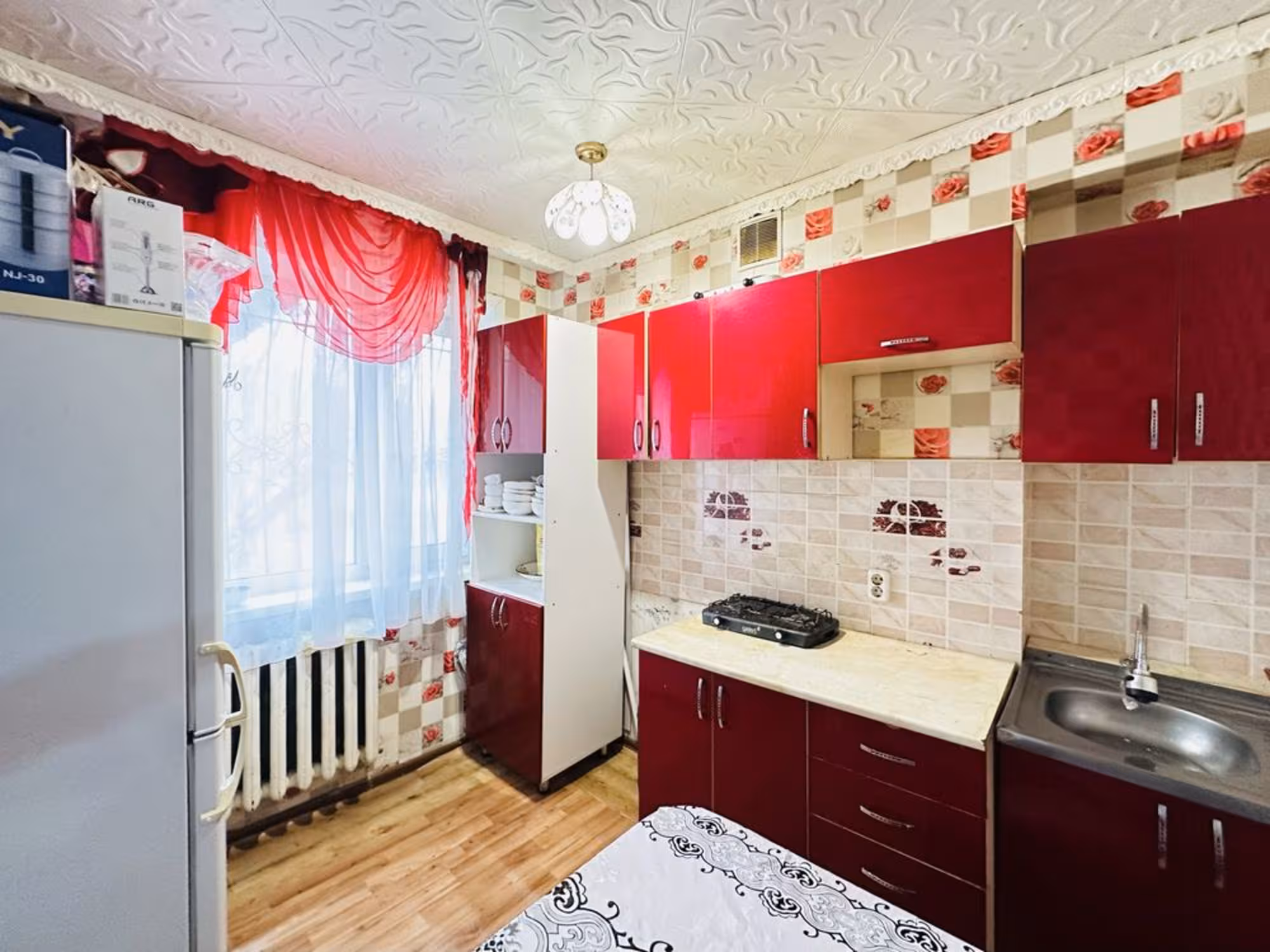 На 31-квартале предлагаем 2-комнатную квартиру на 1-этаже (5 / 7)