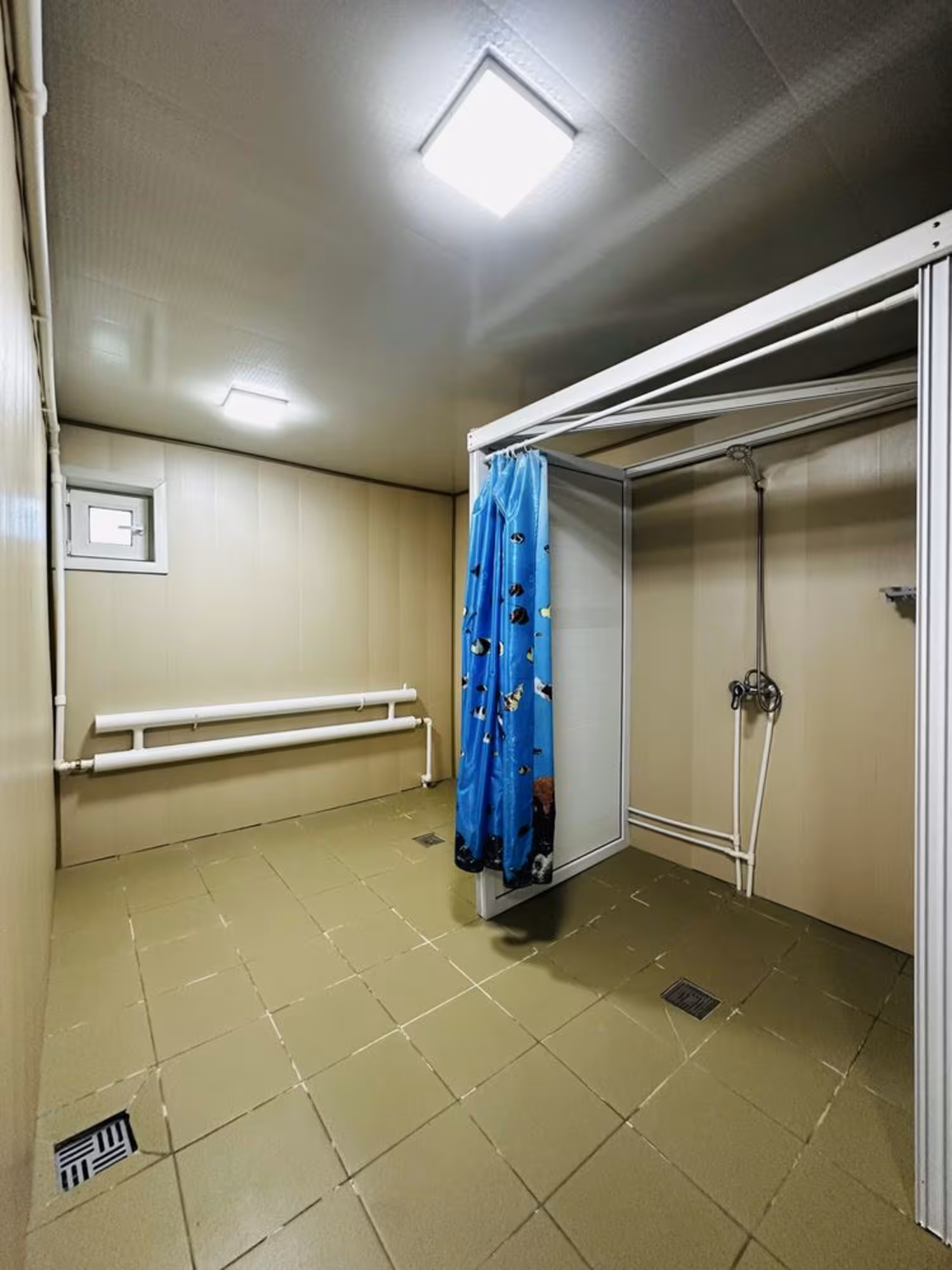 На 1-квартале предлагаем комерческий комплекс (12 / 16)