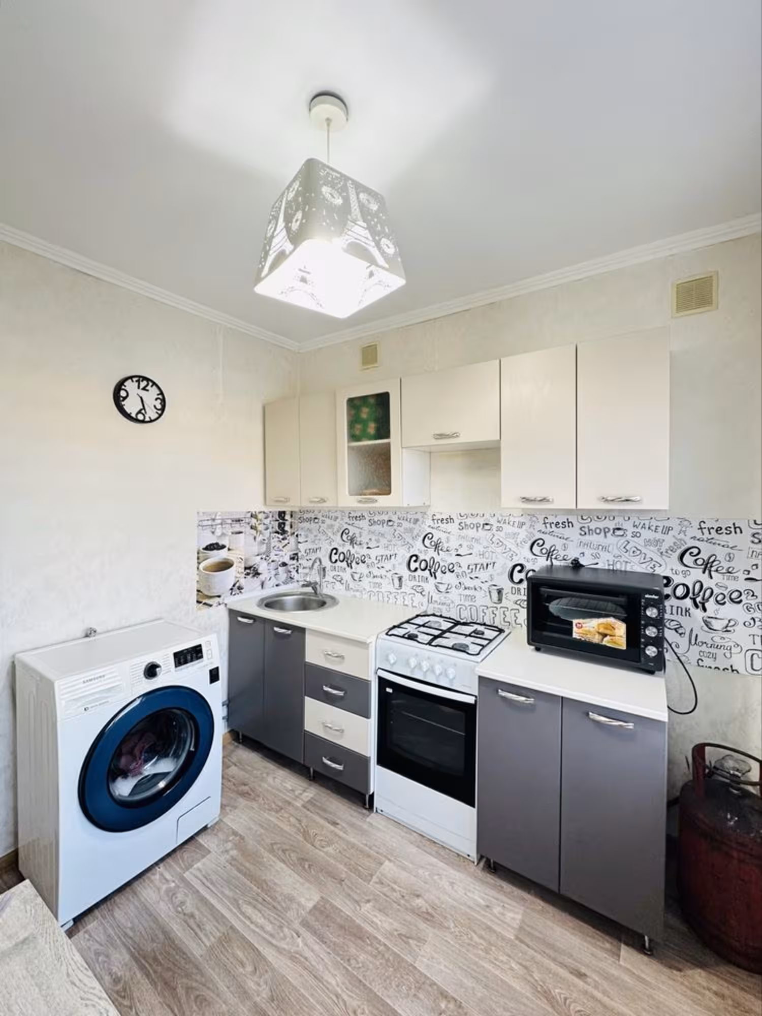 На 28-квартале предлагаем 2-комнатную квартиру на 2-этаже (6 / 10)