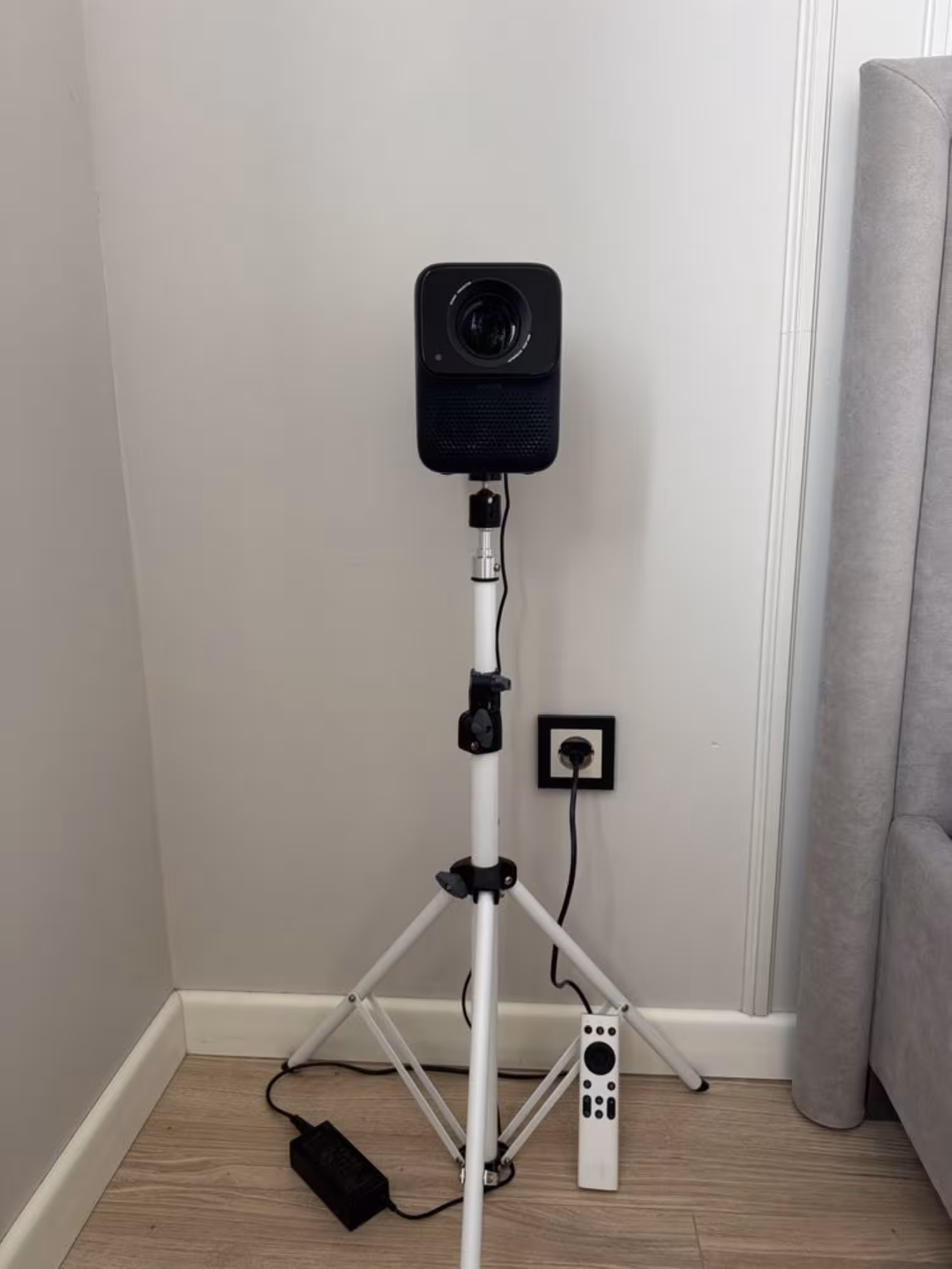 Проектор Wanbo T2 MAX с треногой (1 / 1)