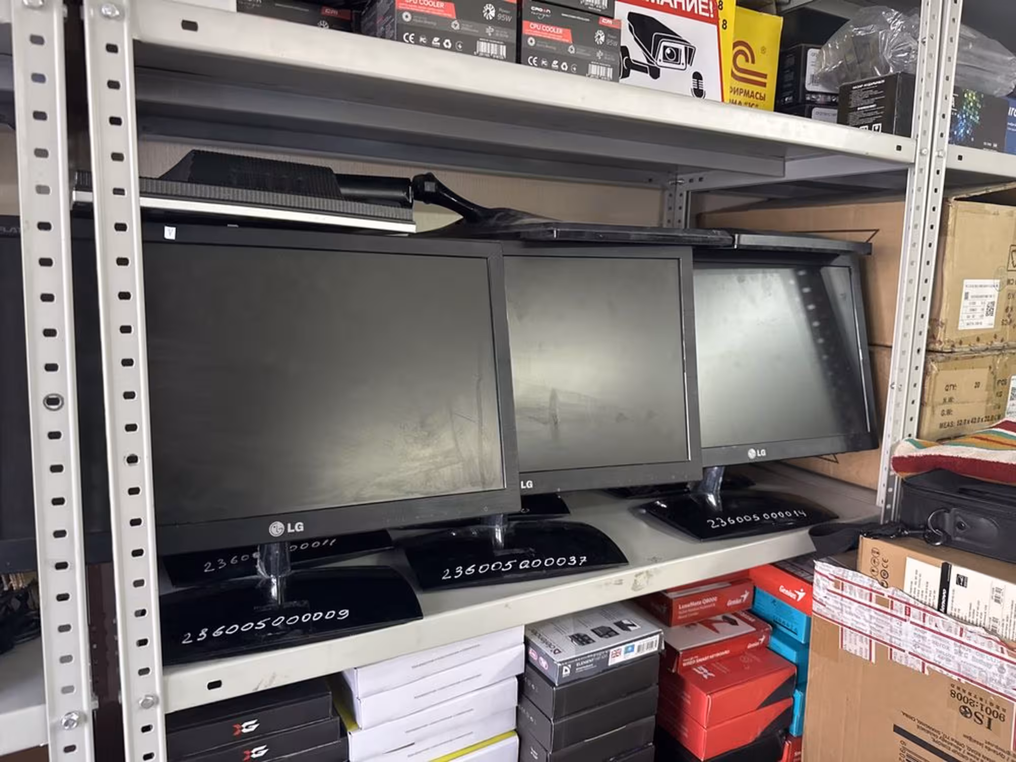 Монитор б/у для видеонаблюдения (1 / 1)