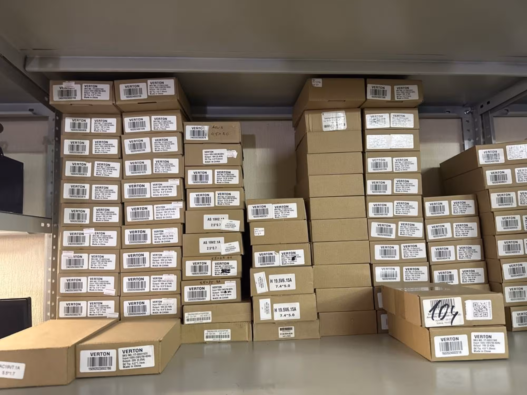 Блок питания для ноутбука (1 / 1)