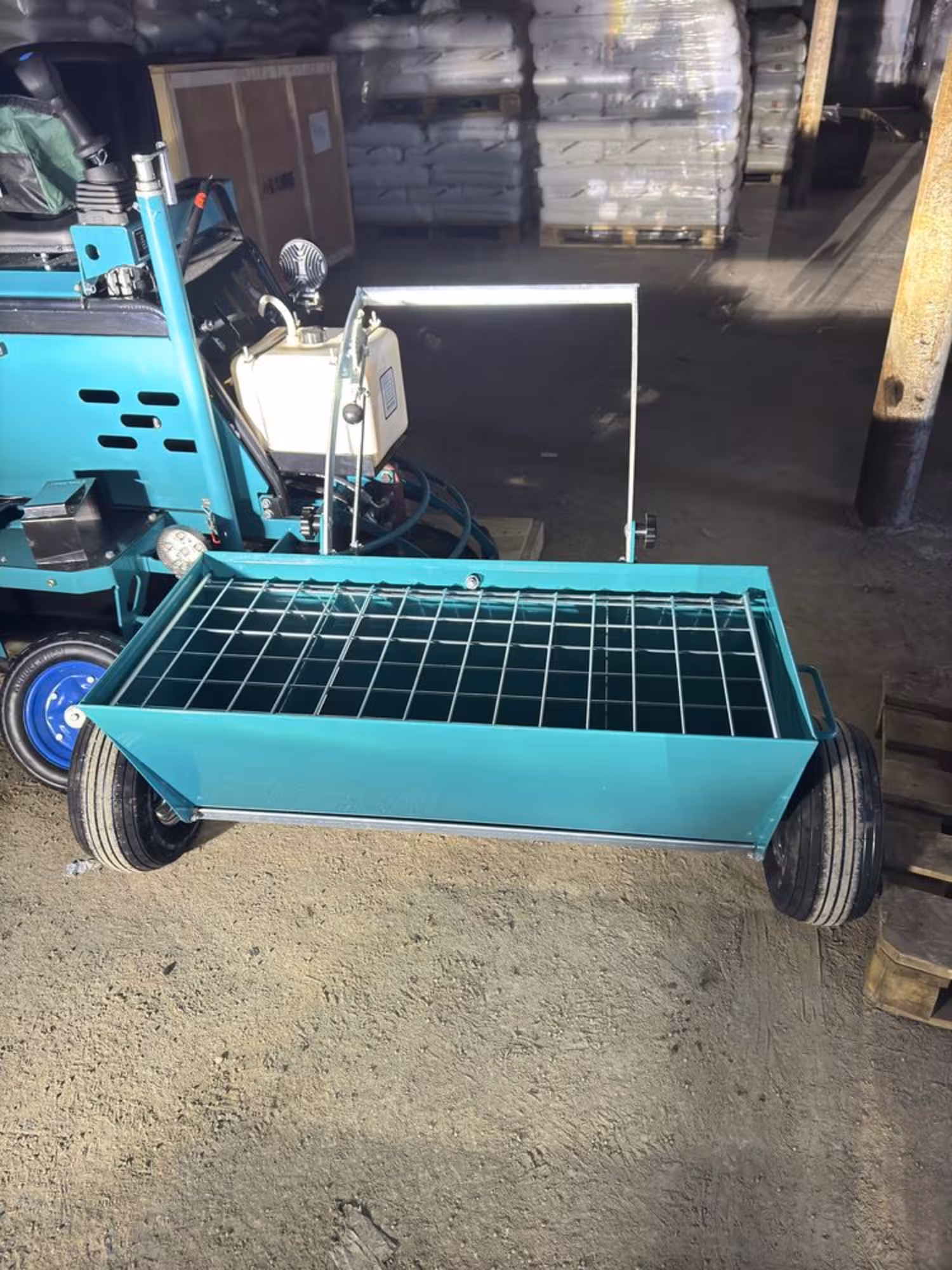 Тележка-рассеиватель топинга, сыпучих материалов (7 / 7)