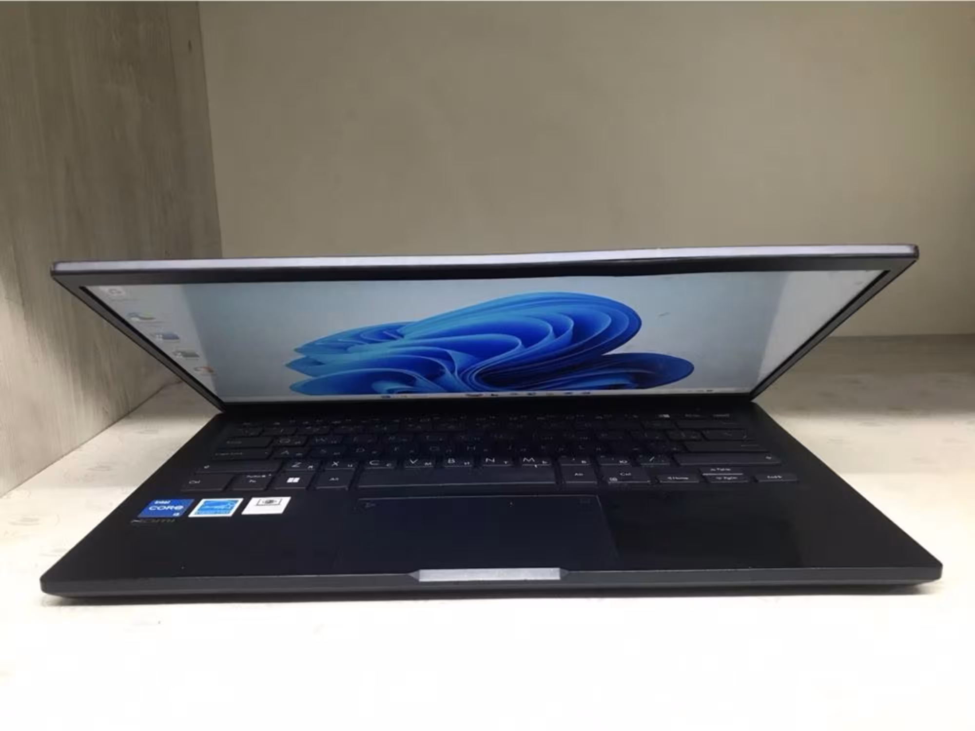 Asus ExpertBook AX201D2W (2 / 4)