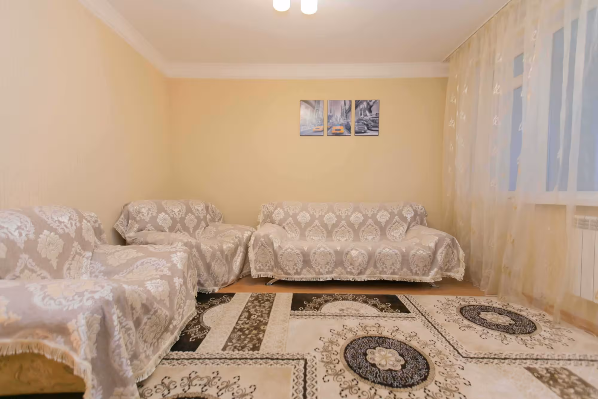 2х ком посуточно по ул Сарайшык 9 (8 / 17)