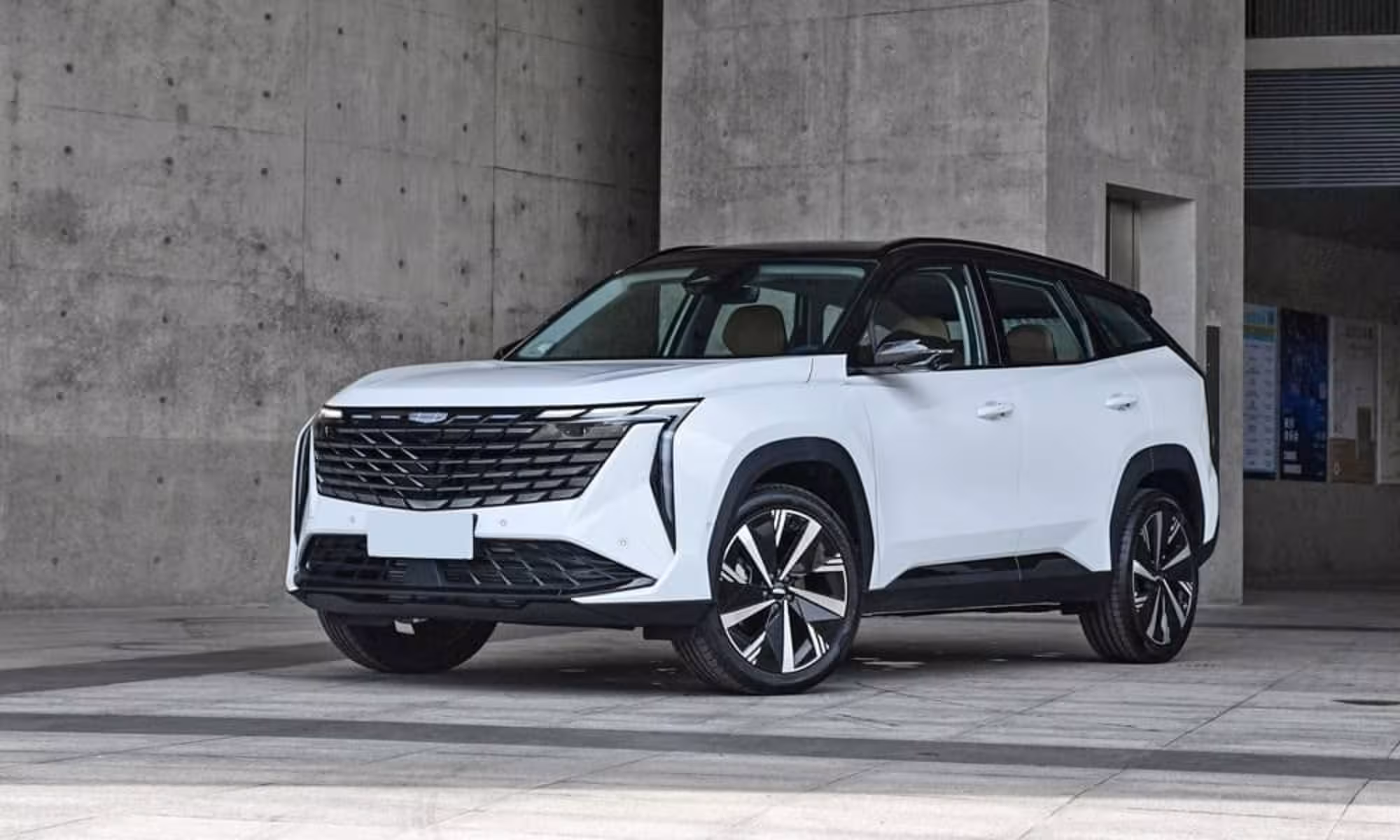 Geely Atlas 2025. Кредит без первоначального взноса. Гарантия 5 лет (1 / 7)