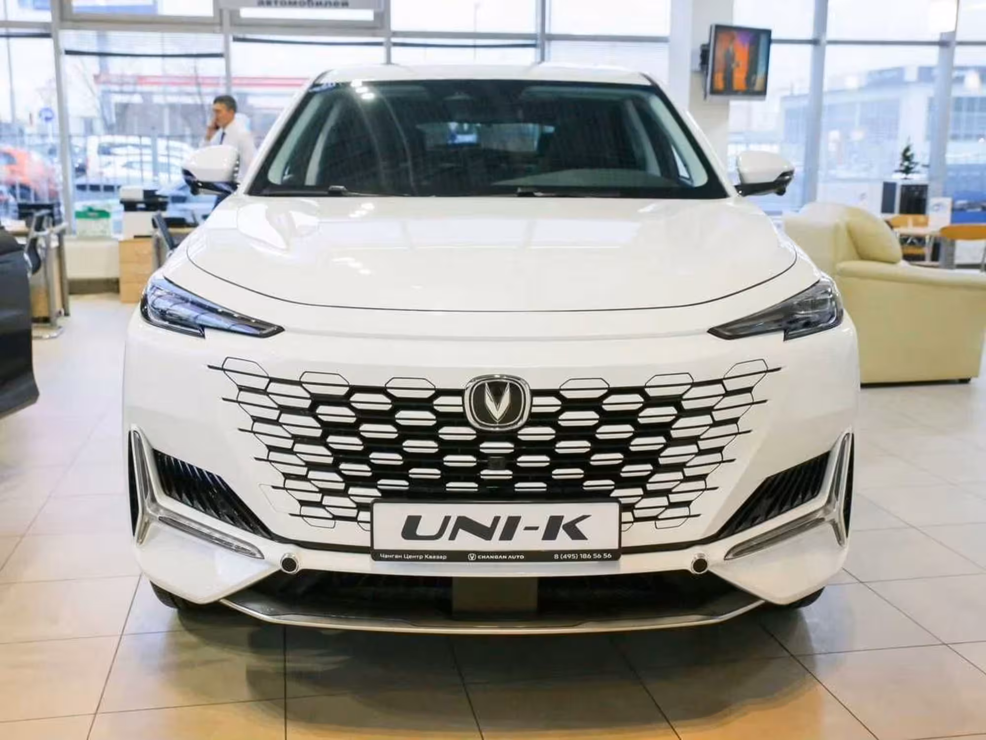 Новый Changan UNI-K 2024 в автосалоне KP AUTO! (2 / 8)