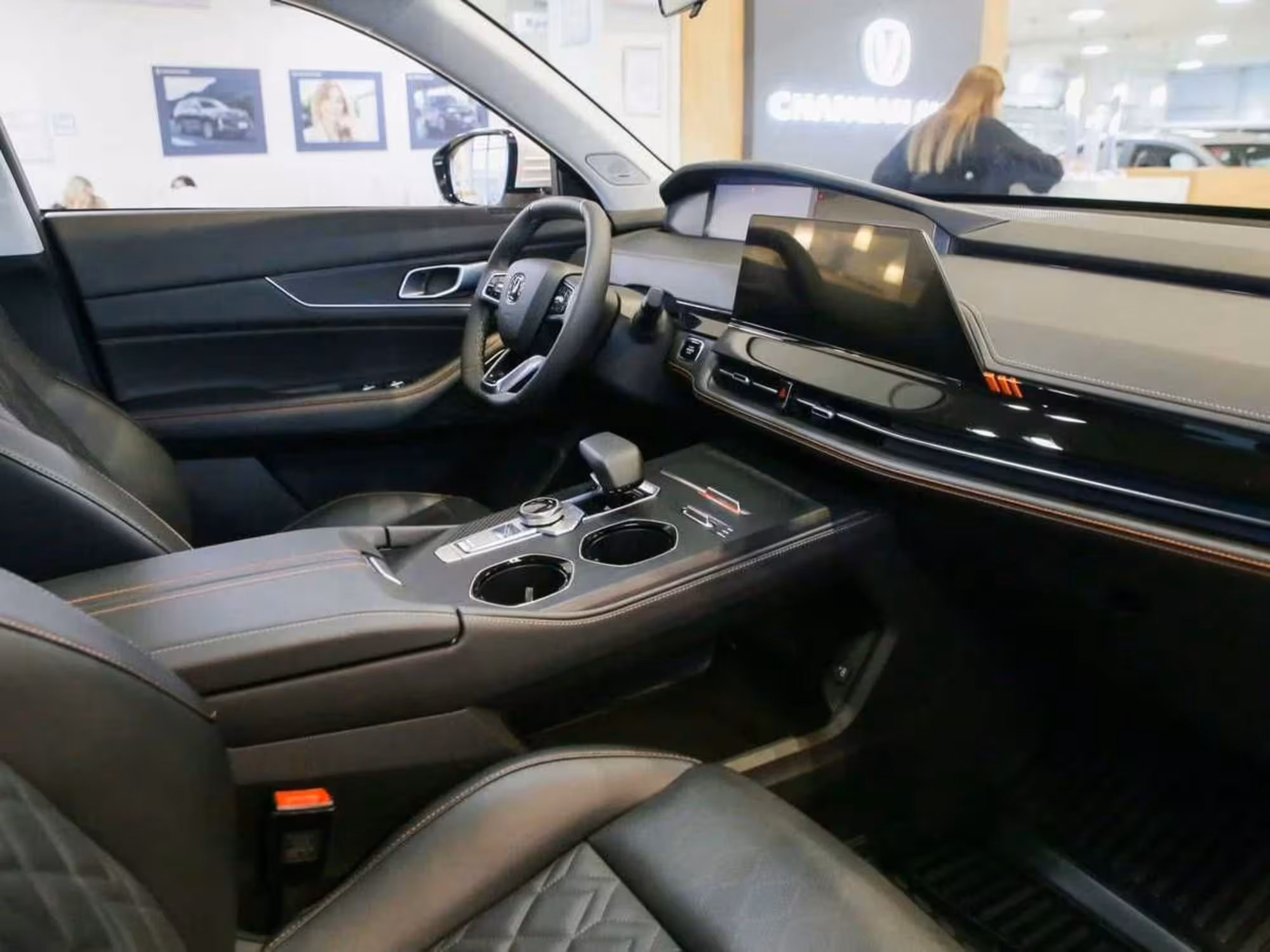 Новый Changan UNI-K 2024 в автосалоне KP AUTO! (7 / 8)