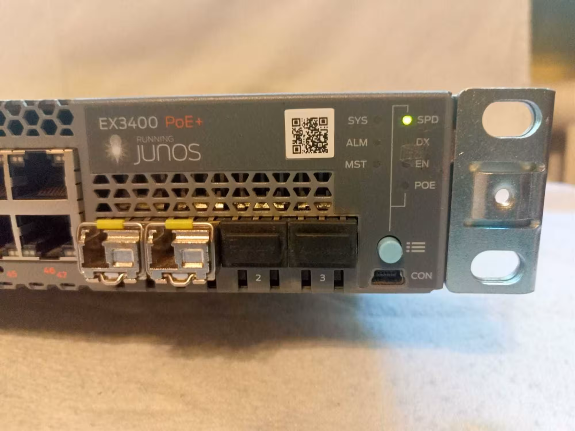 Коммутатор Juniper EX3400-48P, 48xGE, 4x10GE SFP+, 2x40GE QSFP+, PoE+ (2 / 6)