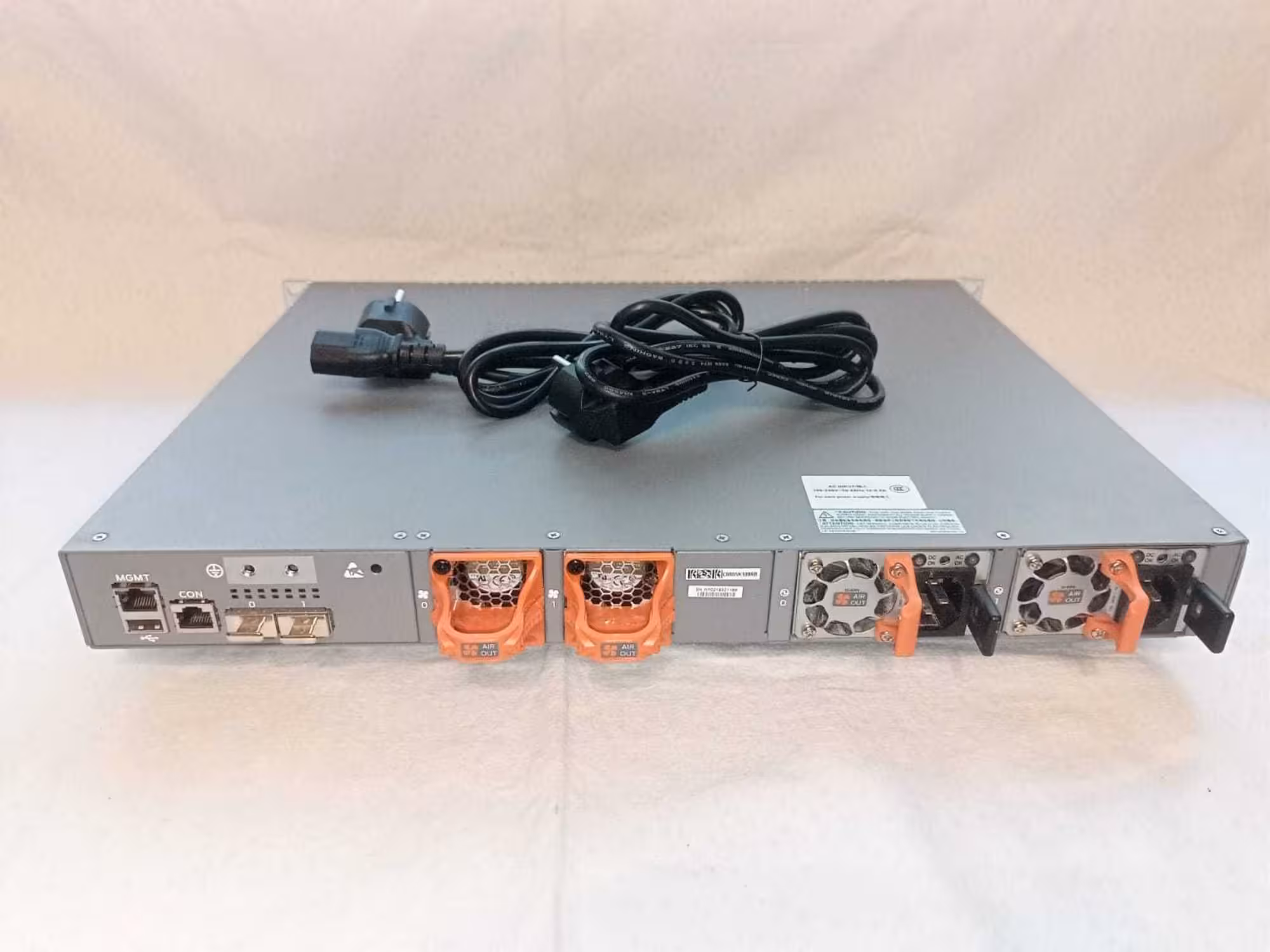 Коммутатор Juniper EX3400-48P, 48xGE, 4x10GE SFP+, 2x40GE QSFP+, PoE+ (4 / 6)