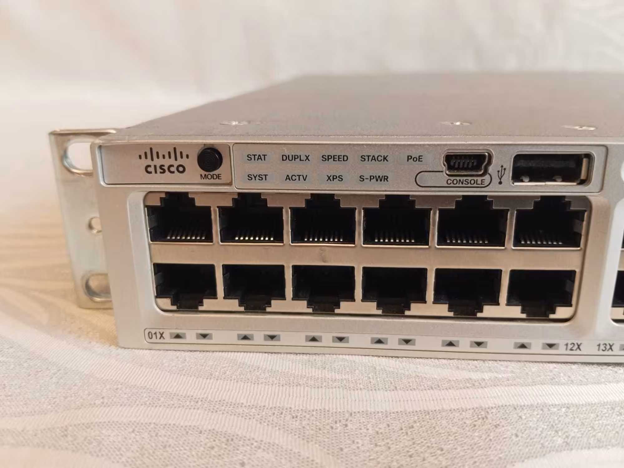 Коммутатор Cisco WS-C3850-48U-E, 48x1GE, 2х10GE SFP+, UPOE, IP Service (3 / 6)