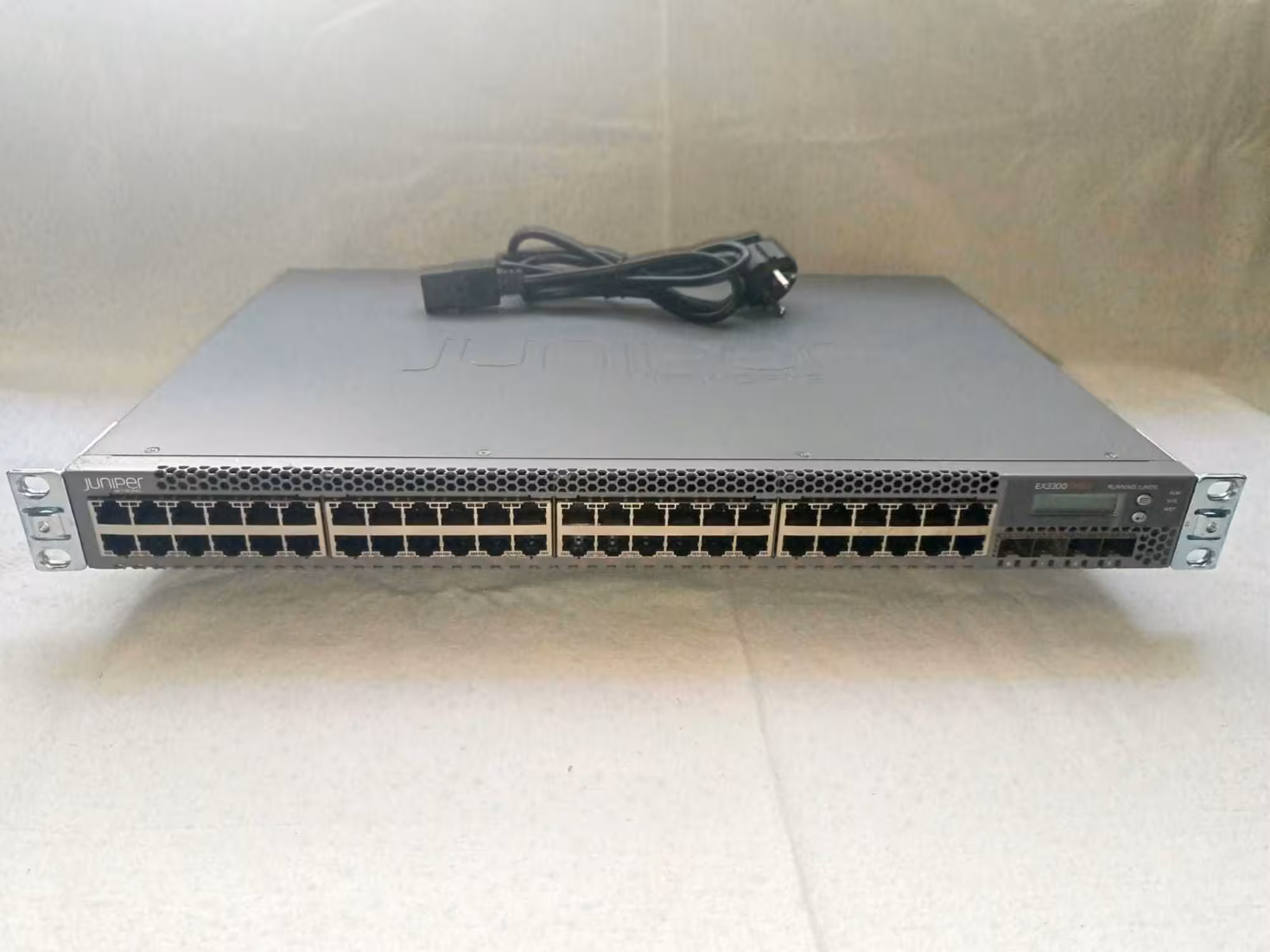 Коммутатор Juniper EX3300-48P, 48 х GE, 4 x 1/10GE SFP+, PoE+, Layer 3 (1 / 8)