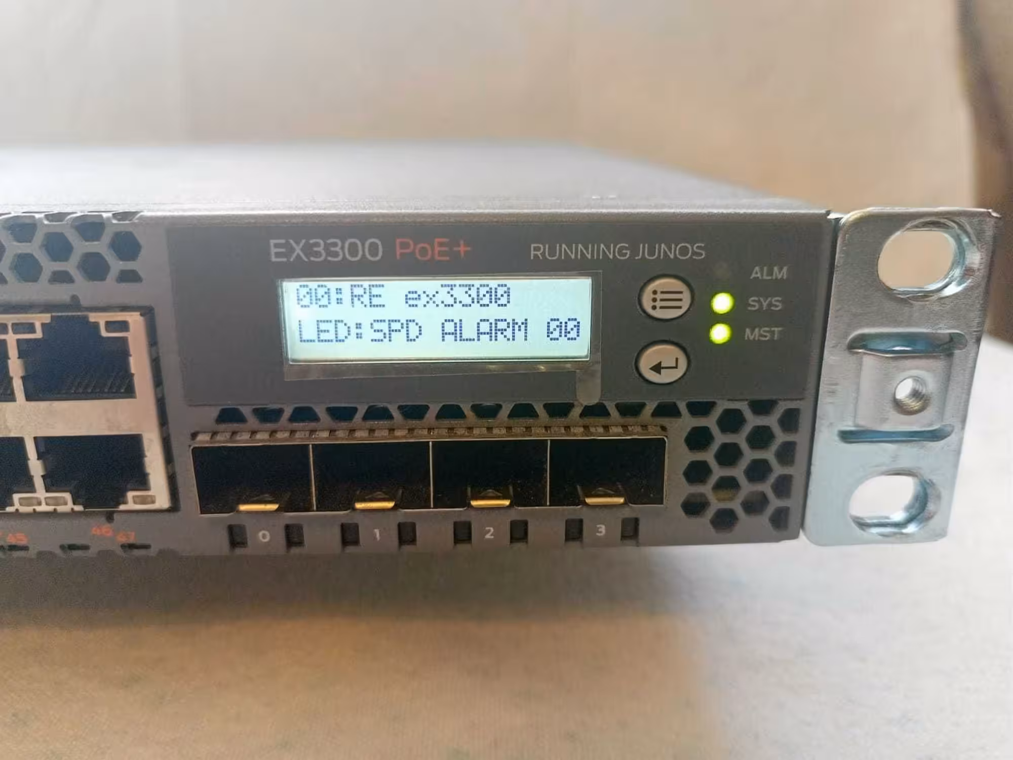 Коммутатор Juniper EX3300-48P, 48 х GE, 4 x 1/10GE SFP+, PoE+, Layer 3 (2 / 8)