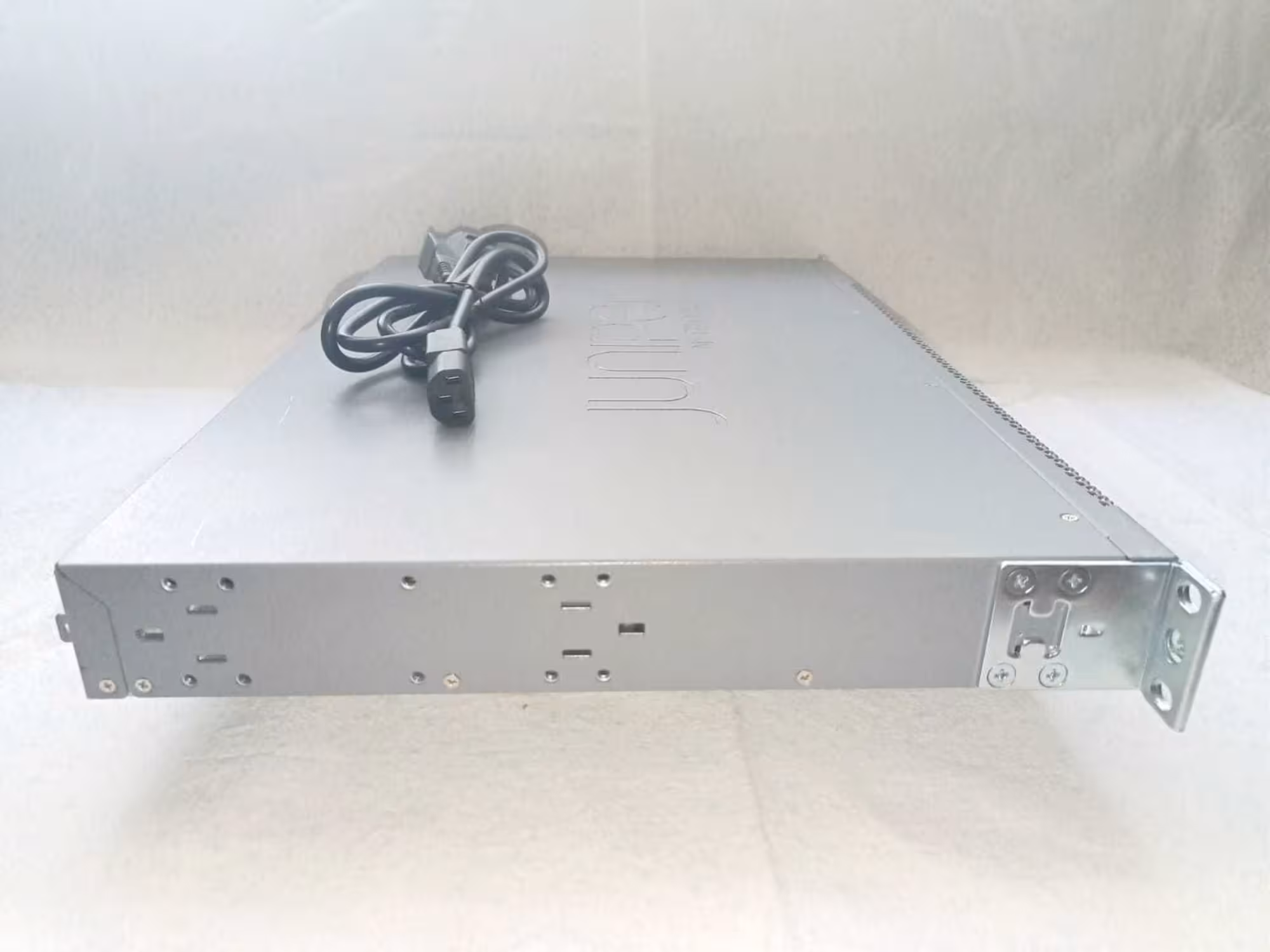 Коммутатор Juniper EX3300-48P, 48 х GE, 4 x 1/10GE SFP+, PoE+, Layer 3 (3 / 8)