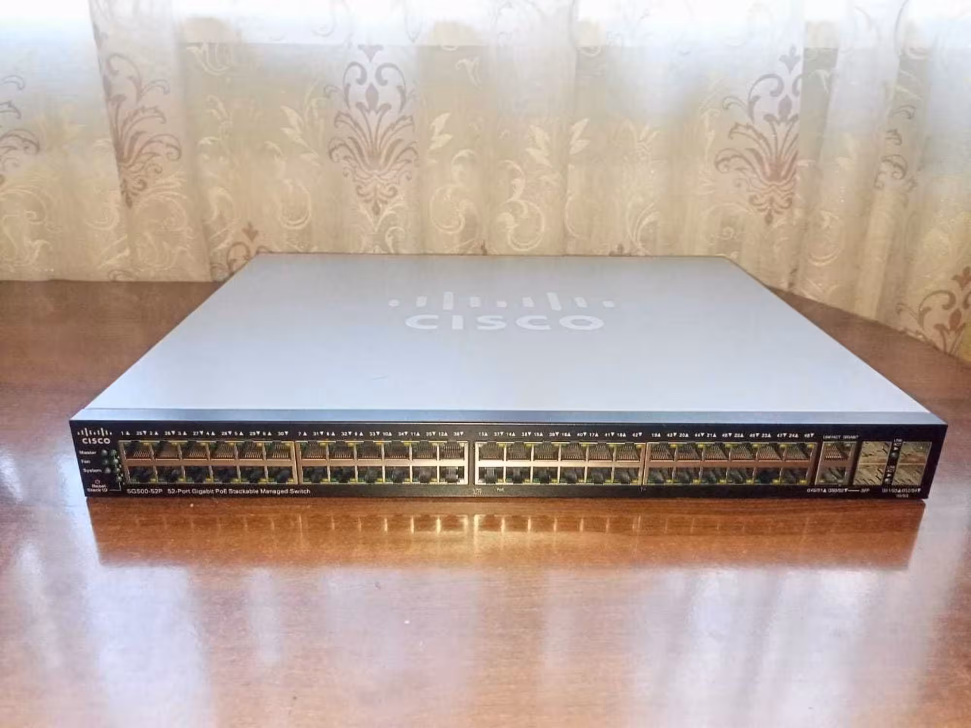 Коммутатор Cisco SG500-52P, L2/L3, 48xGE, 2хGE + 2 1G/5G SFP, PoE/PoE+ (1 / 4)